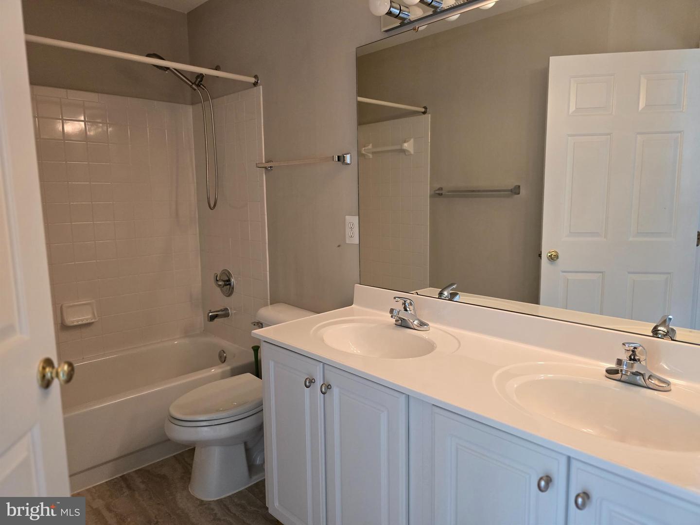 46838 GRAHAM COVE SQ, STERLING, Virginia 20165, 3 Bedrooms Bedrooms, ,2 BathroomsBathrooms,Residential,For sale,46838 GRAHAM COVE SQ,VALO2101186 MLS # VALO2101186