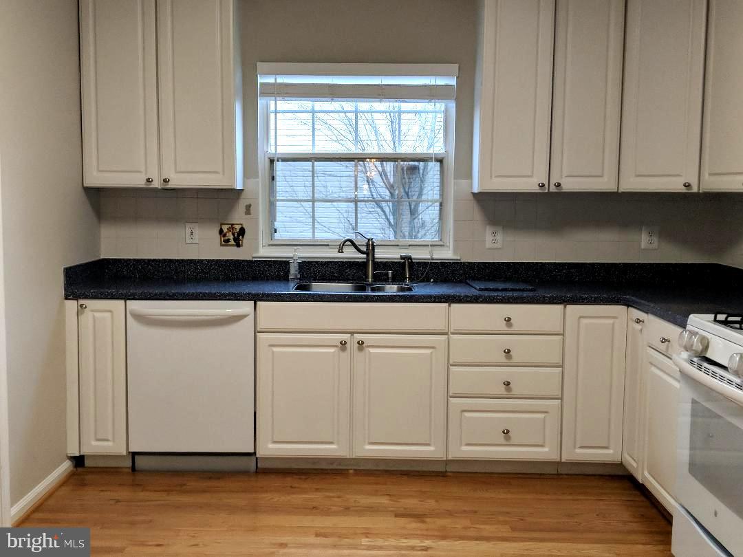 46838 GRAHAM COVE SQ, STERLING, Virginia 20165, 3 Bedrooms Bedrooms, ,2 BathroomsBathrooms,Residential,For sale,46838 GRAHAM COVE SQ,VALO2101186 MLS # VALO2101186