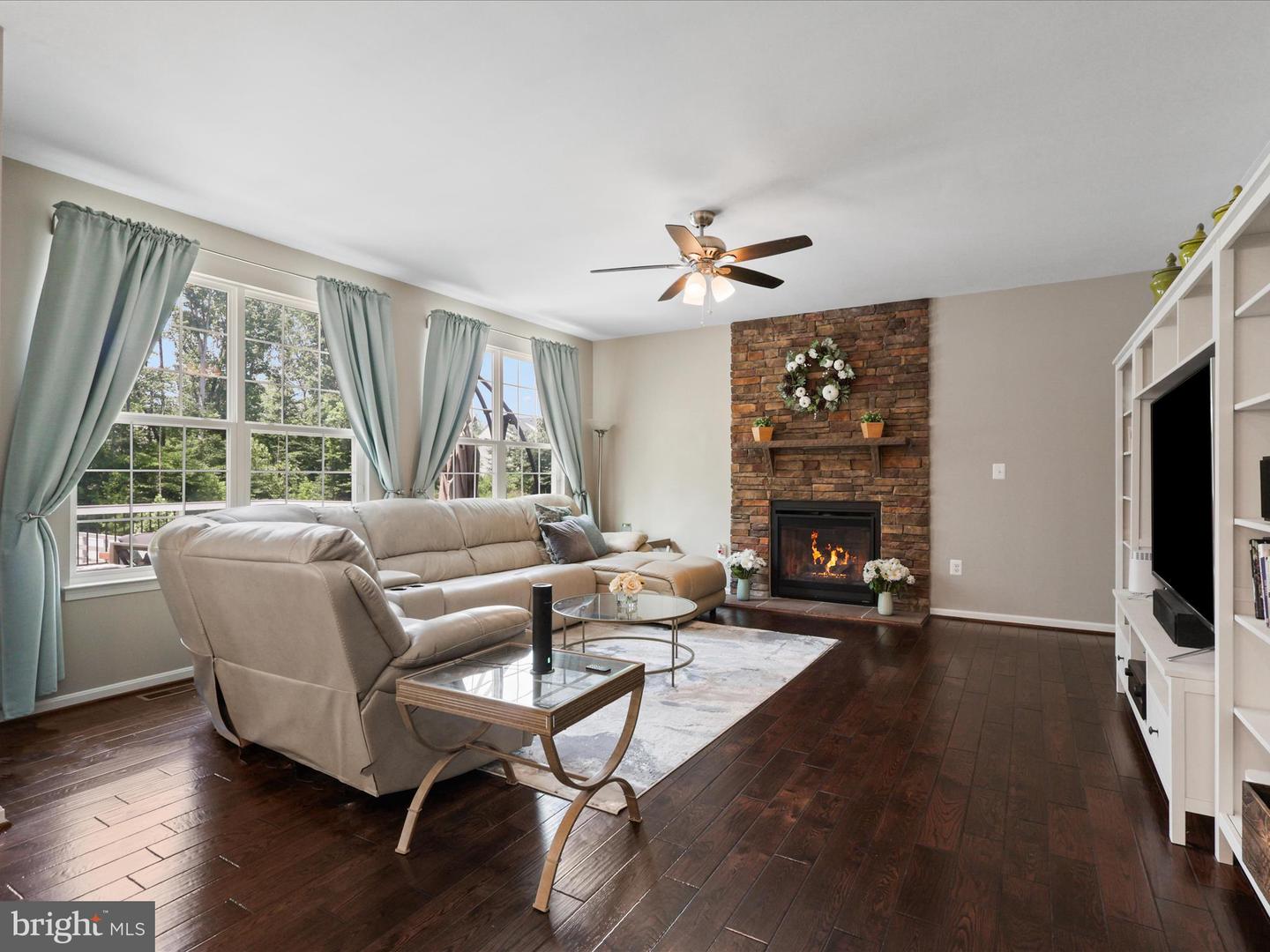 15832 BEAU RIDGE DR, WOODBRIDGE, Virginia 22193, 5 Bedrooms Bedrooms, 5 Rooms Rooms,3 BathroomsBathrooms,Residential,For sale,15832 BEAU RIDGE DR,VAPW2098428 MLS # VAPW2098428