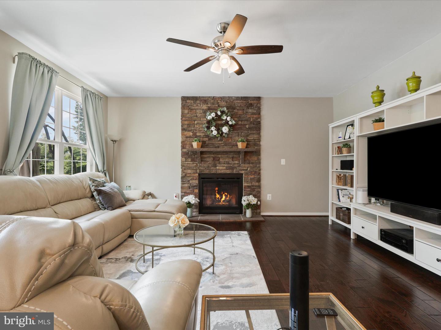 15832 BEAU RIDGE DR, WOODBRIDGE, Virginia 22193, 5 Bedrooms Bedrooms, 5 Rooms Rooms,3 BathroomsBathrooms,Residential,For sale,15832 BEAU RIDGE DR,VAPW2098428 MLS # VAPW2098428