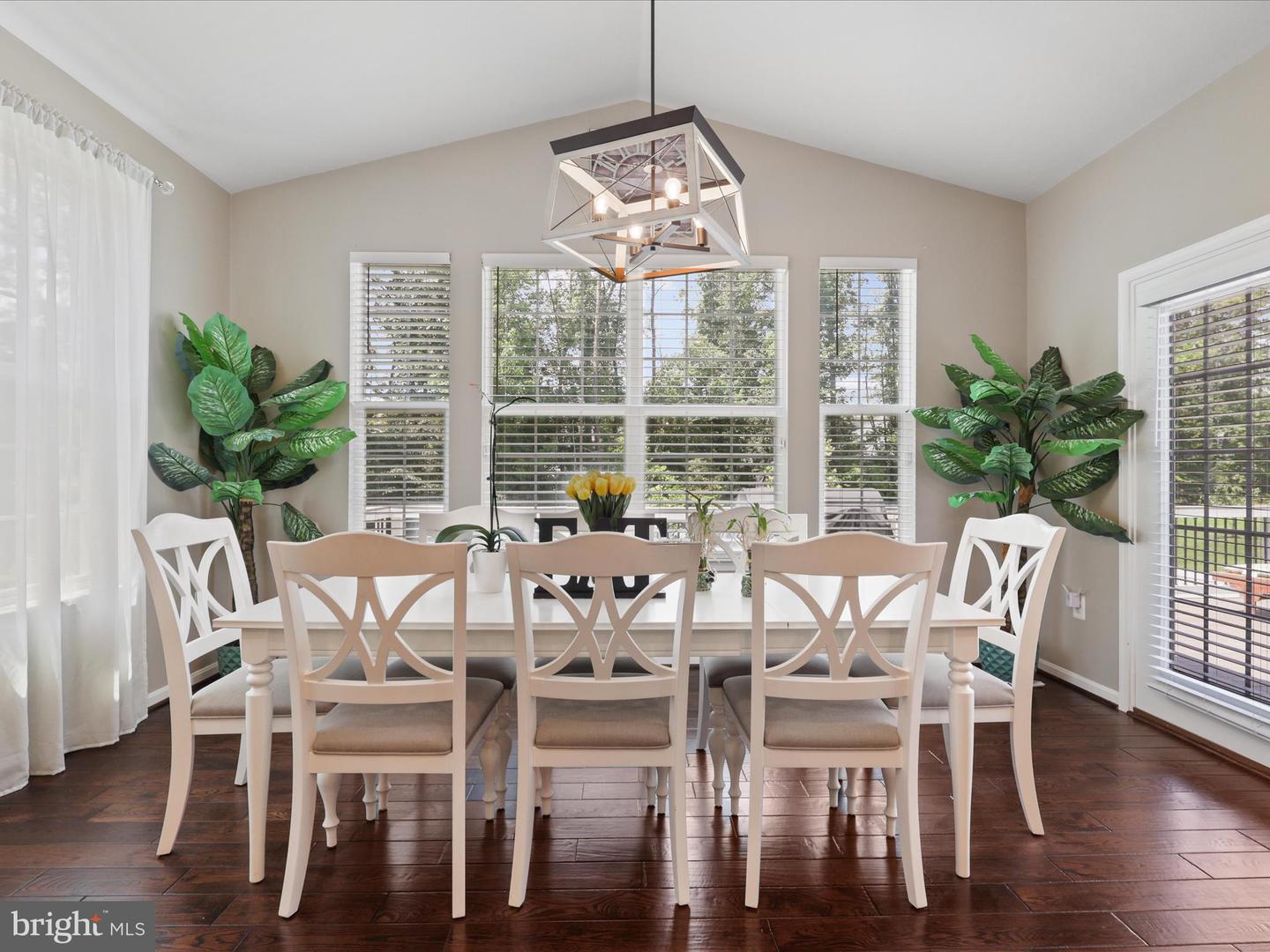 15832 BEAU RIDGE DR, WOODBRIDGE, Virginia 22193, 5 Bedrooms Bedrooms, 5 Rooms Rooms,3 BathroomsBathrooms,Residential,For sale,15832 BEAU RIDGE DR,VAPW2098428 MLS # VAPW2098428