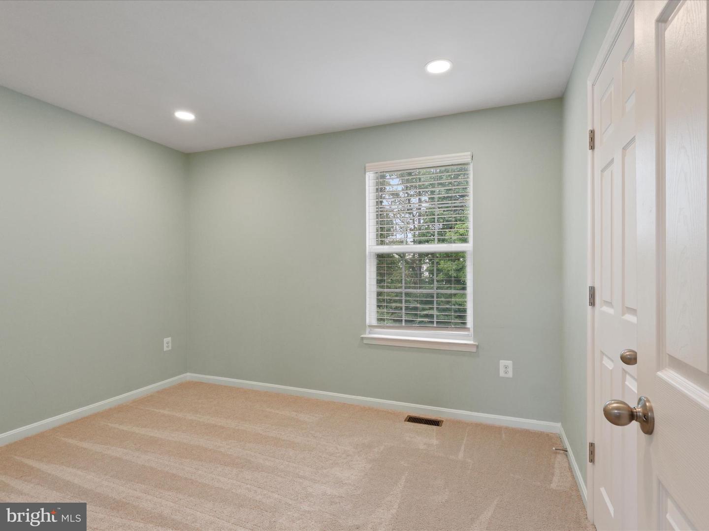 15832 BEAU RIDGE DR, WOODBRIDGE, Virginia 22193, 5 Bedrooms Bedrooms, 5 Rooms Rooms,3 BathroomsBathrooms,Residential,For sale,15832 BEAU RIDGE DR,VAPW2098428 MLS # VAPW2098428