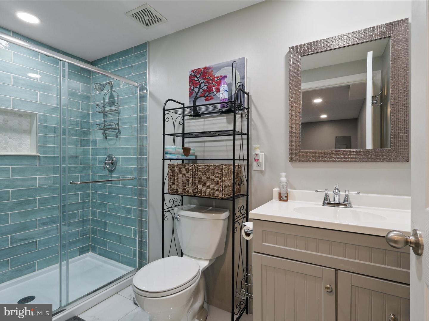 15832 BEAU RIDGE DR, WOODBRIDGE, Virginia 22193, 5 Bedrooms Bedrooms, 5 Rooms Rooms,3 BathroomsBathrooms,Residential,For sale,15832 BEAU RIDGE DR,VAPW2098428 MLS # VAPW2098428