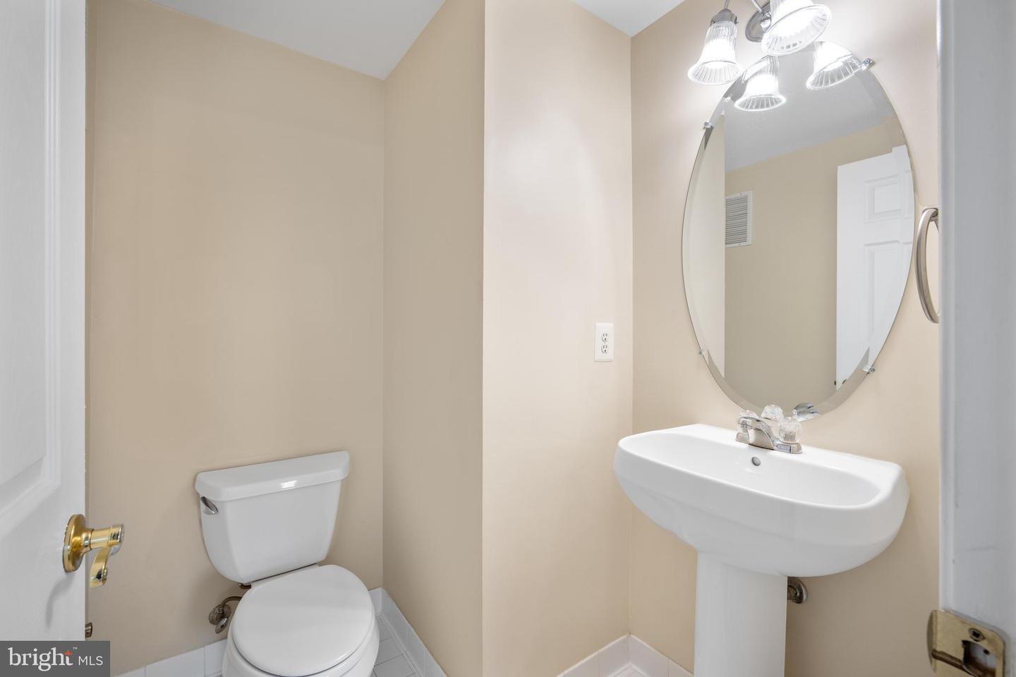 4605 HUMMINGBIRD LN #104, FAIRFAX, Virginia 22033, 3 Bedrooms Bedrooms, ,2 BathroomsBathrooms,Residential,For sale,4605 HUMMINGBIRD LN #104,VAFX2253090 MLS # VAFX2253090