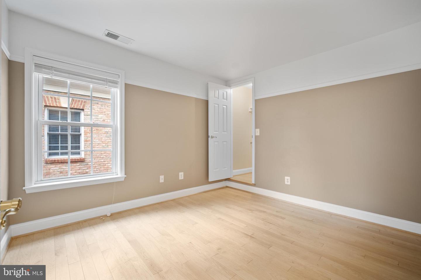 4605 HUMMINGBIRD LN #104, FAIRFAX, Virginia 22033, 3 Bedrooms Bedrooms, ,2 BathroomsBathrooms,Residential,For sale,4605 HUMMINGBIRD LN #104,VAFX2253090 MLS # VAFX2253090