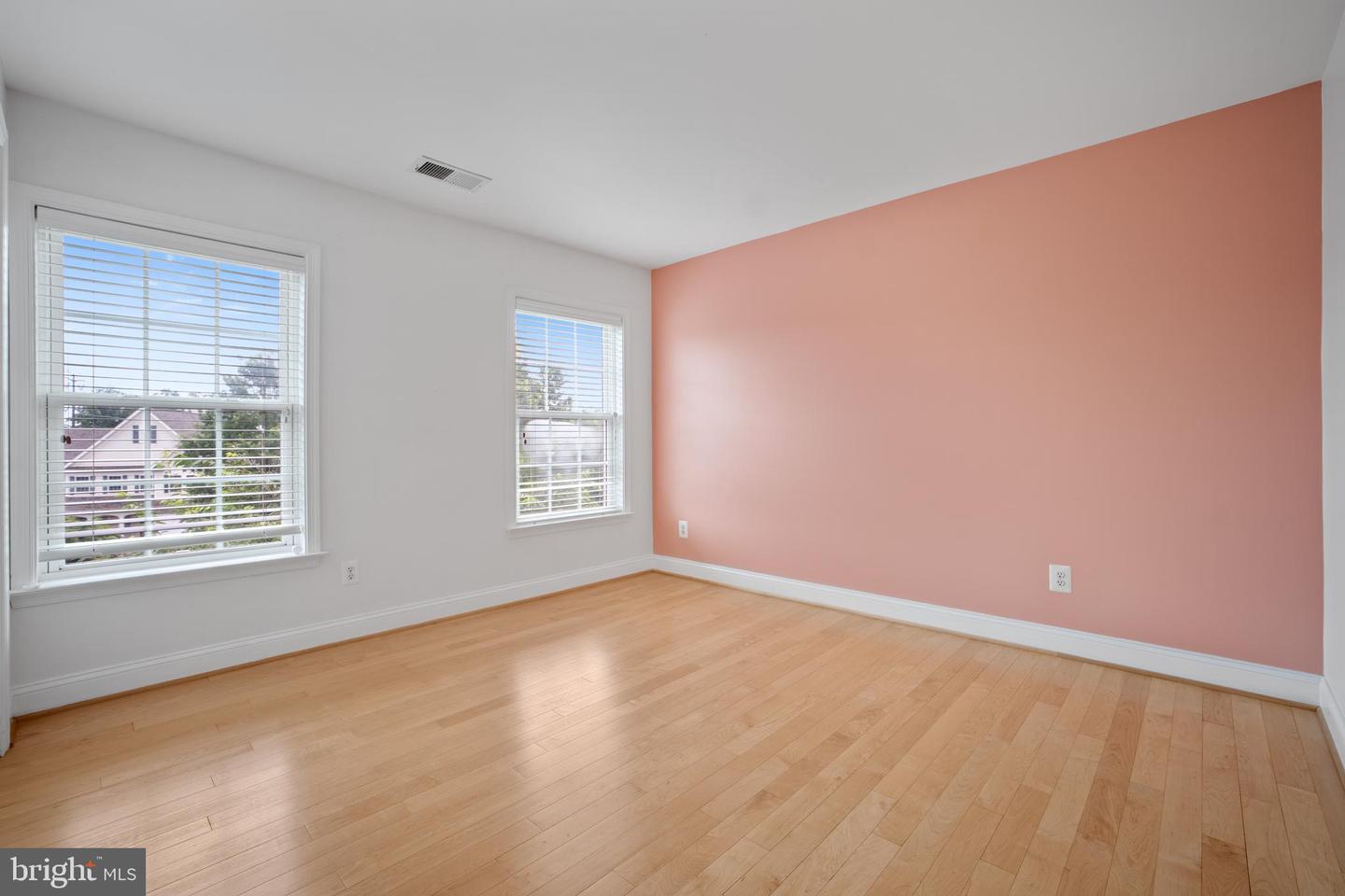 4605 HUMMINGBIRD LN #104, FAIRFAX, Virginia 22033, 3 Bedrooms Bedrooms, ,2 BathroomsBathrooms,Residential,For sale,4605 HUMMINGBIRD LN #104,VAFX2253090 MLS # VAFX2253090