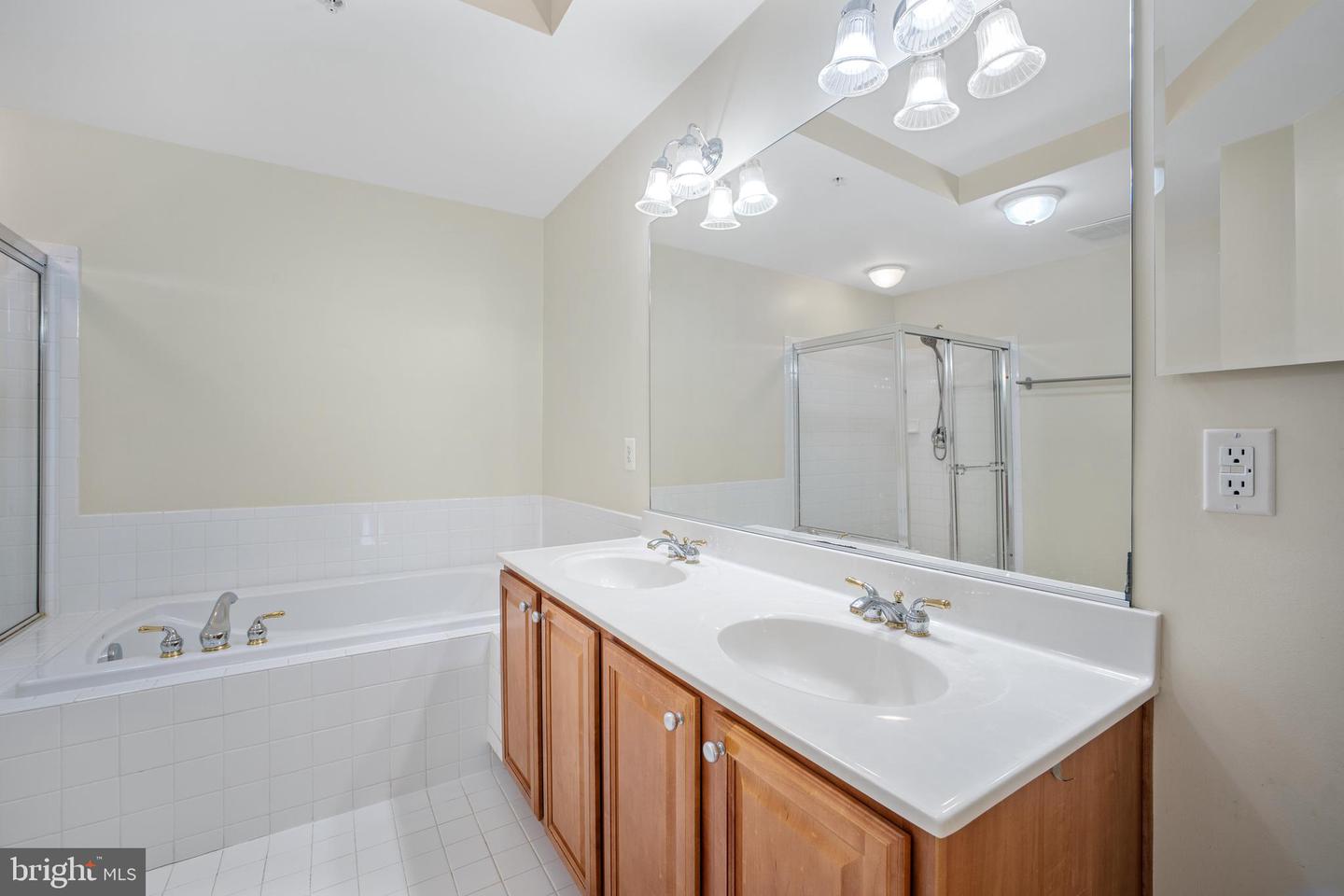 4605 HUMMINGBIRD LN #104, FAIRFAX, Virginia 22033, 3 Bedrooms Bedrooms, ,2 BathroomsBathrooms,Residential,For sale,4605 HUMMINGBIRD LN #104,VAFX2253090 MLS # VAFX2253090