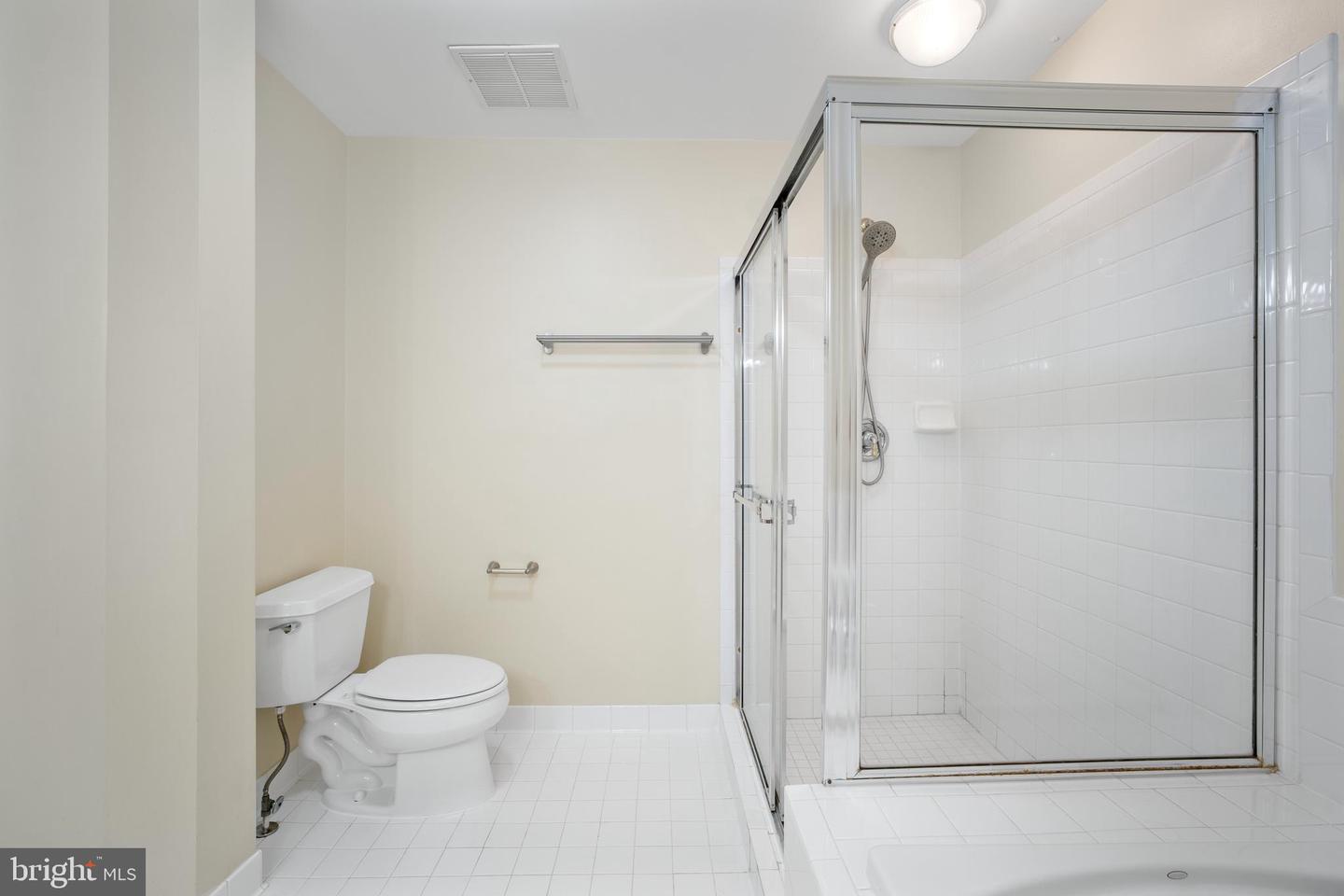 4605 HUMMINGBIRD LN #104, FAIRFAX, Virginia 22033, 3 Bedrooms Bedrooms, ,2 BathroomsBathrooms,Residential,For sale,4605 HUMMINGBIRD LN #104,VAFX2253090 MLS # VAFX2253090