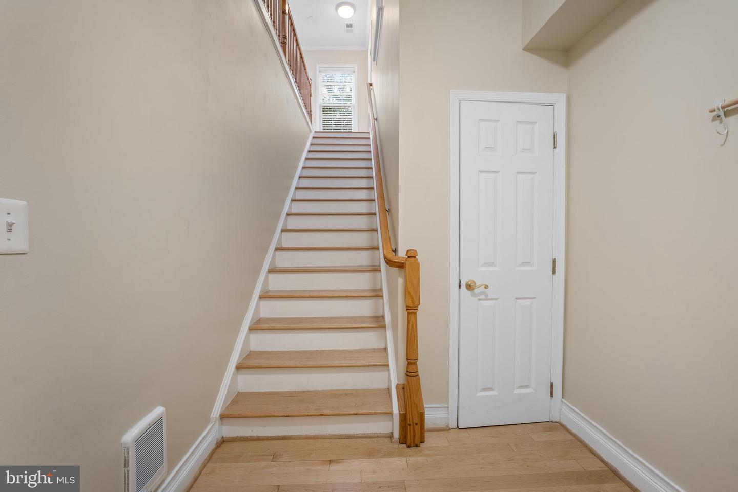 4605 HUMMINGBIRD LN #104, FAIRFAX, Virginia 22033, 3 Bedrooms Bedrooms, ,2 BathroomsBathrooms,Residential,For sale,4605 HUMMINGBIRD LN #104,VAFX2253090 MLS # VAFX2253090