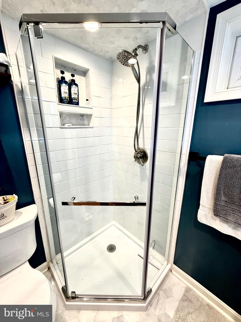 3513 N OTTAWA ST, ARLINGTON, Virginia 22213, 4 Bedrooms Bedrooms, ,3 BathroomsBathrooms,Residential,For sale,3513 N OTTAWA ST,VAAR2060126 MLS # VAAR2060126
