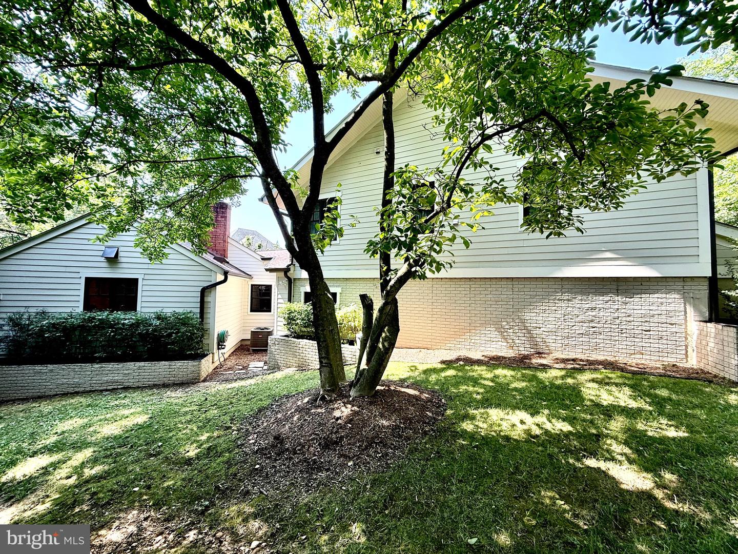3513 N OTTAWA ST, ARLINGTON, Virginia 22213, 4 Bedrooms Bedrooms, ,3 BathroomsBathrooms,Residential,For sale,3513 N OTTAWA ST,VAAR2060126 MLS # VAAR2060126