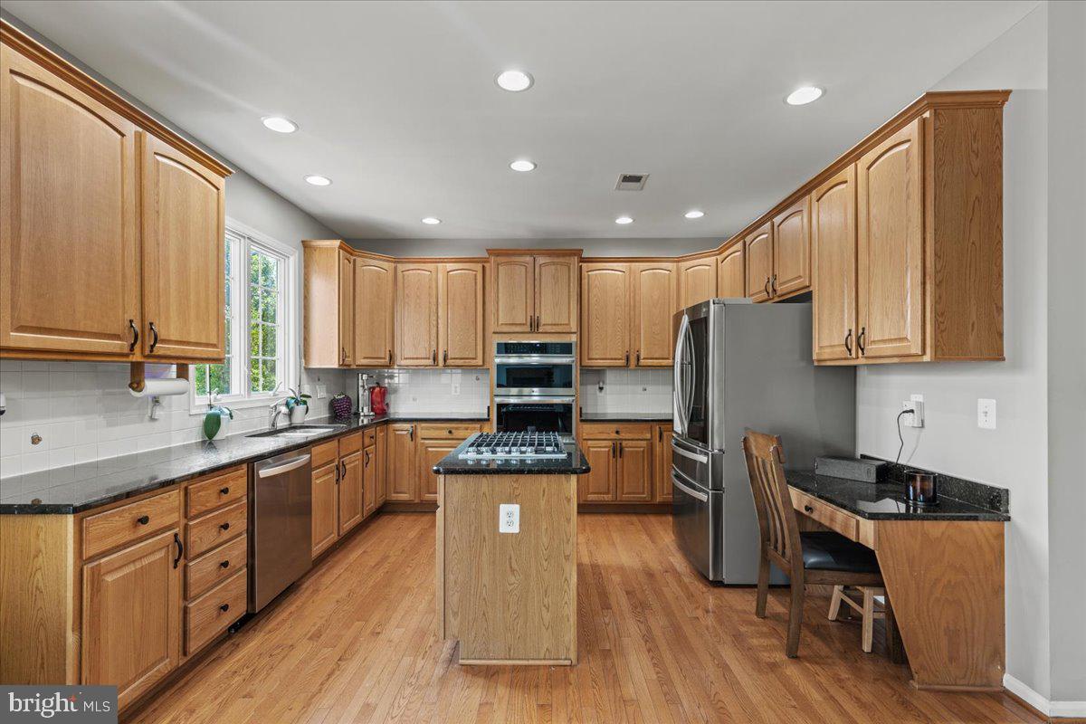 25954 TALMONT DR, CHANTILLY, Virginia 20152, 6 Bedrooms Bedrooms, ,3 BathroomsBathrooms,Residential,For sale,25954 TALMONT DR,VALO2101090 MLS # VALO2101090