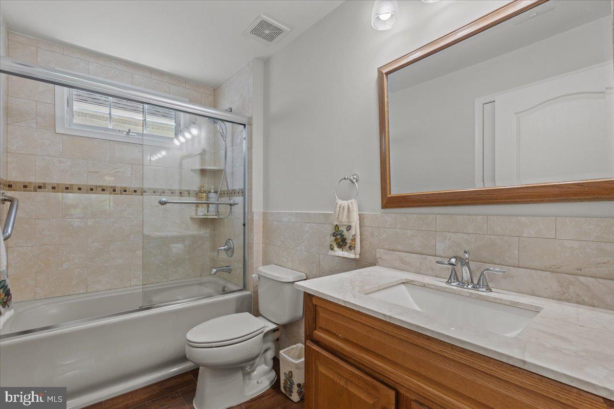 25954 TALMONT DR, CHANTILLY, Virginia 20152, 6 Bedrooms Bedrooms, ,3 BathroomsBathrooms,Residential,For sale,25954 TALMONT DR,VALO2101090 MLS # VALO2101090