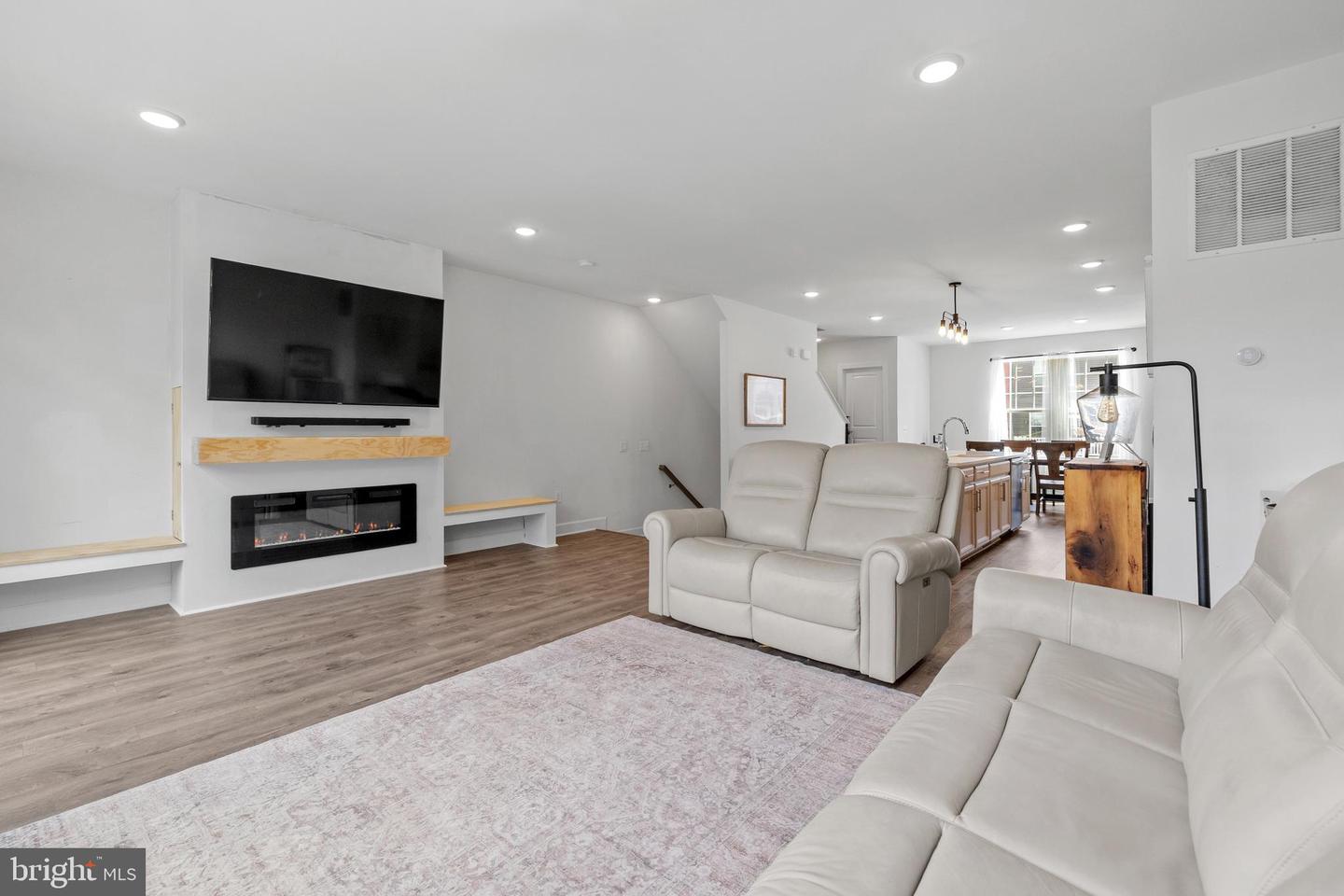 6101 CAMERONS FERRY DR, HAYMARKET, Virginia 20169, 4 Bedrooms Bedrooms, ,3 BathroomsBathrooms,Residential,For sale,6101 CAMERONS FERRY DR,VAPW2098474 MLS # VAPW2098474