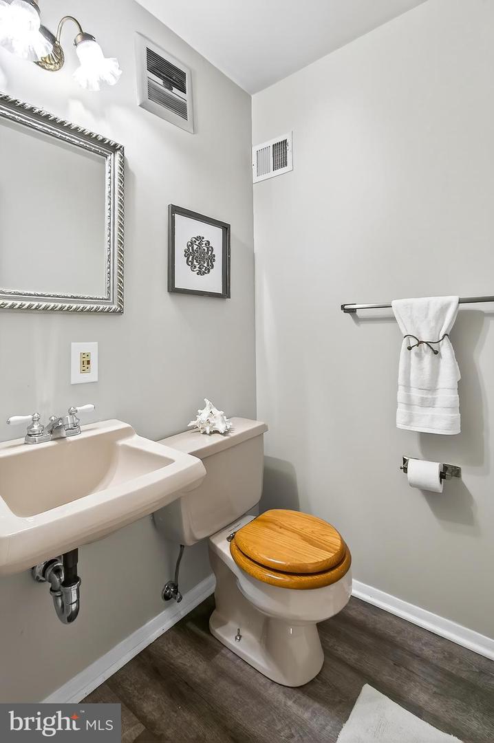 7781 TIVERTON DR, SPRINGFIELD, Virginia 22152, 3 Bedrooms Bedrooms, ,2 BathroomsBathrooms,Residential,For sale,7781 TIVERTON DR,VAFX2253210 MLS # VAFX2253210