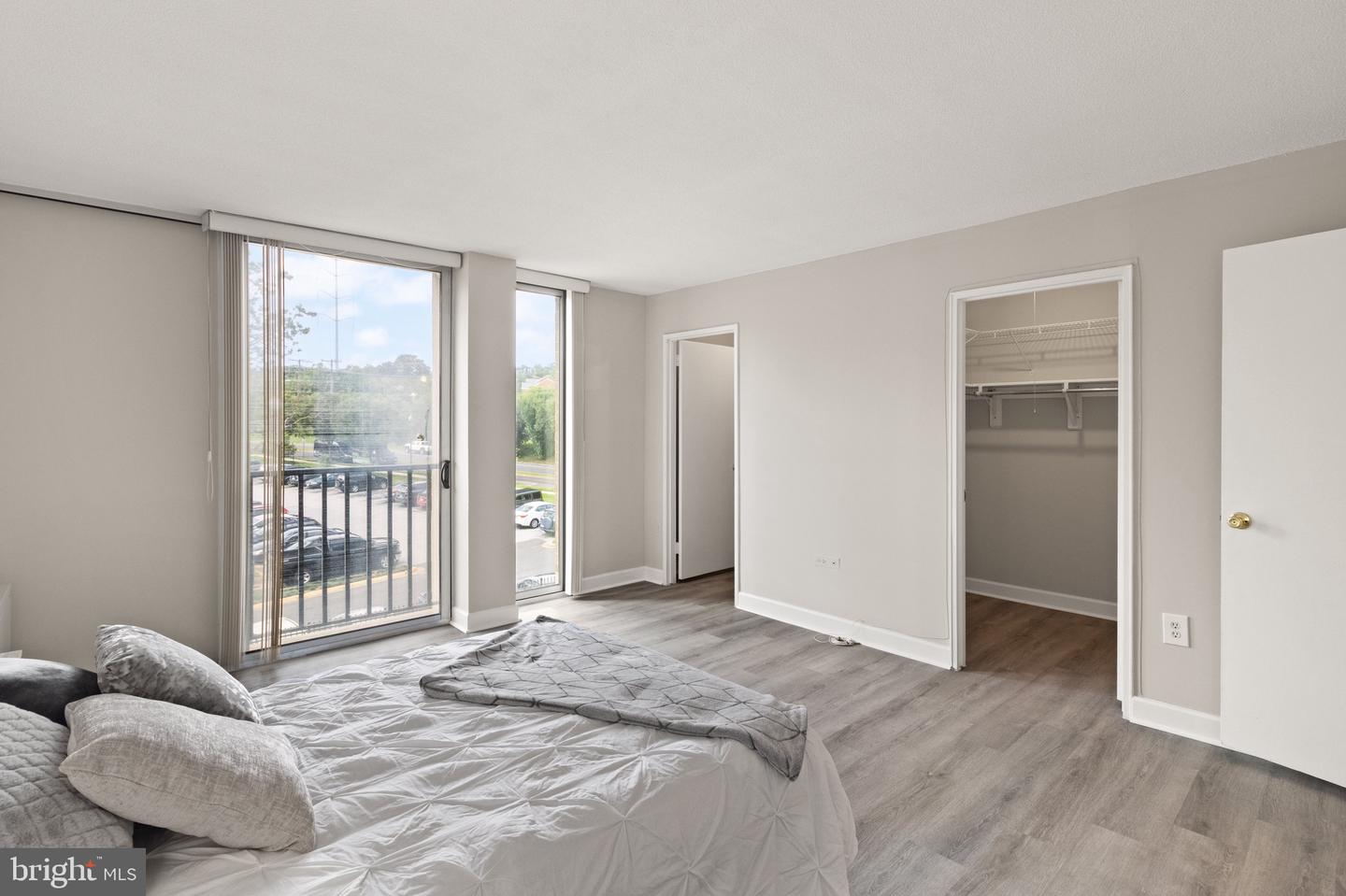 4600 S FOUR MILE RUN DR #102, ARLINGTON, Virginia 22204, 1 Bedroom Bedrooms, ,1 BathroomBathrooms,Residential,For sale,4600 S FOUR MILE RUN DR #102,VAAR2060156 MLS # VAAR2060156
