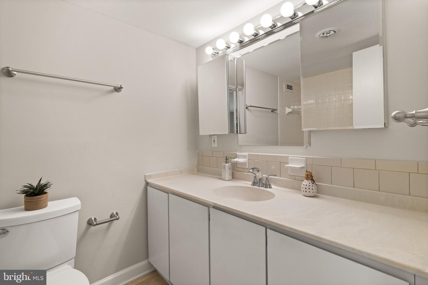4600 S FOUR MILE RUN DR #102, ARLINGTON, Virginia 22204, 1 Bedroom Bedrooms, ,1 BathroomBathrooms,Residential,For sale,4600 S FOUR MILE RUN DR #102,VAAR2060156 MLS # VAAR2060156