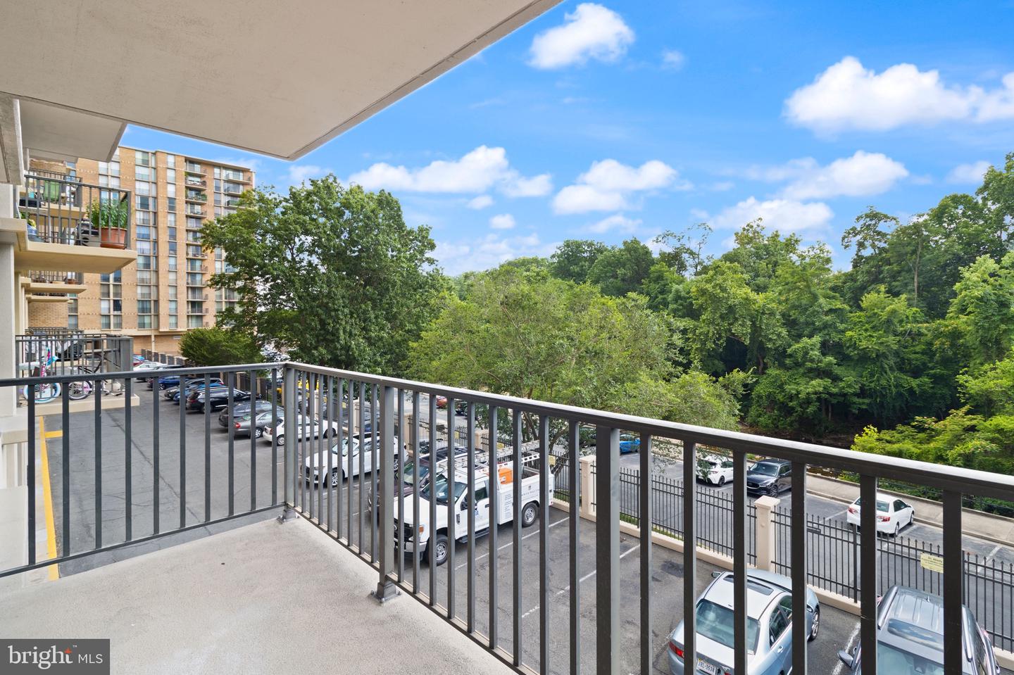 4600 S FOUR MILE RUN DR #102, ARLINGTON, Virginia 22204, 1 Bedroom Bedrooms, ,1 BathroomBathrooms,Residential,For sale,4600 S FOUR MILE RUN DR #102,VAAR2060156 MLS # VAAR2060156