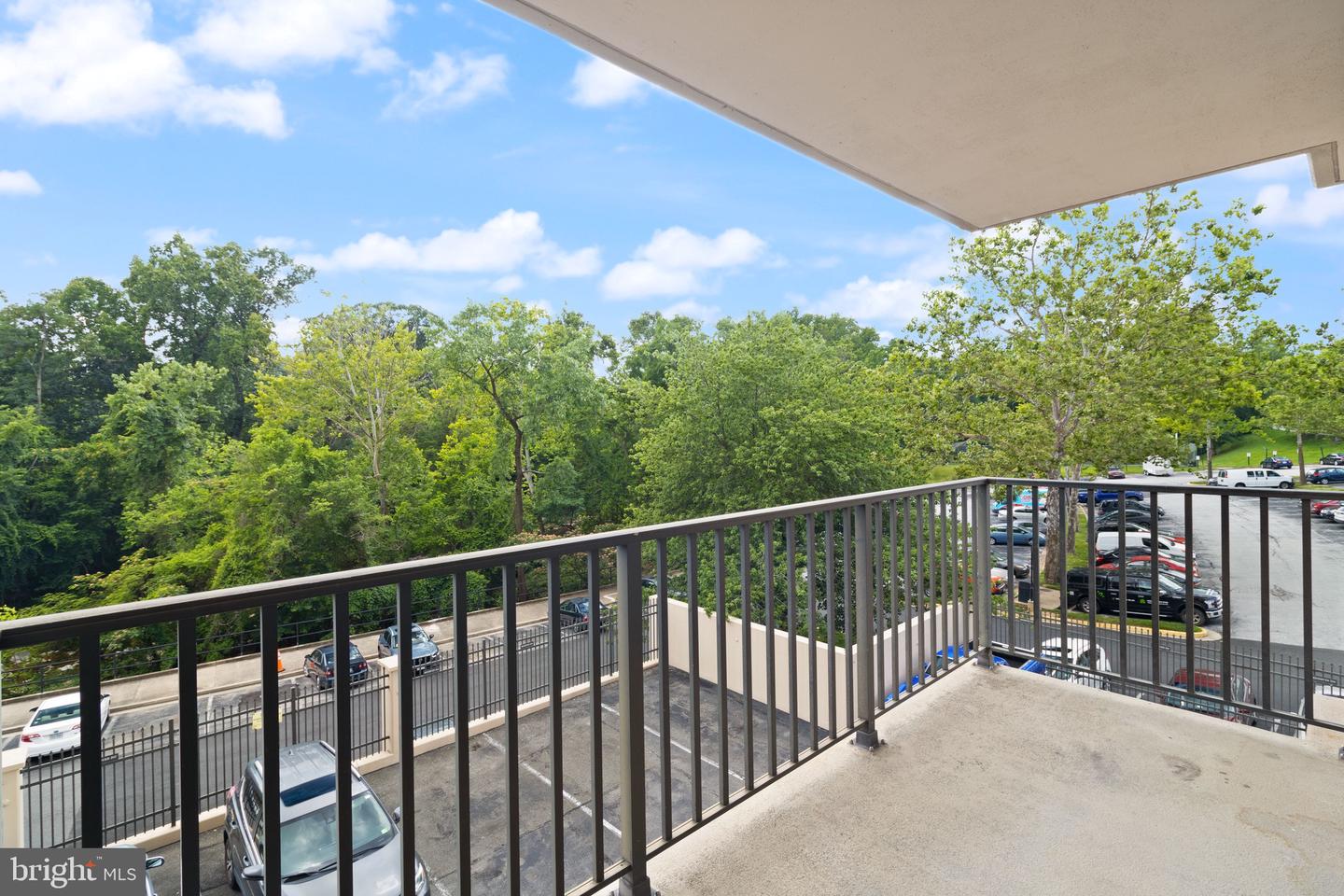 4600 S FOUR MILE RUN DR #102, ARLINGTON, Virginia 22204, 1 Bedroom Bedrooms, ,1 BathroomBathrooms,Residential,For sale,4600 S FOUR MILE RUN DR #102,VAAR2060156 MLS # VAAR2060156