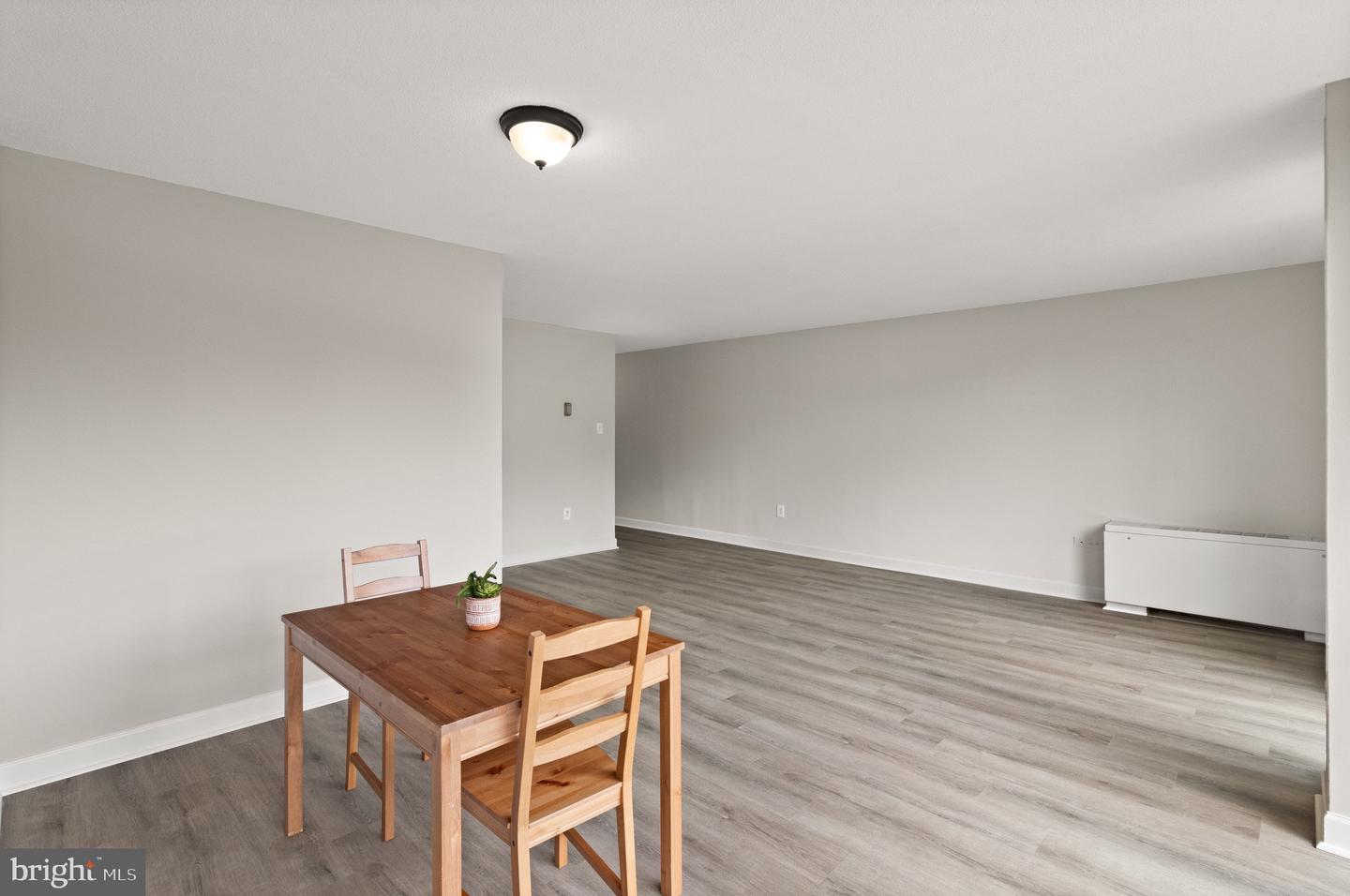 4600 S FOUR MILE RUN DR #102, ARLINGTON, Virginia 22204, 1 Bedroom Bedrooms, ,1 BathroomBathrooms,Residential,For sale,4600 S FOUR MILE RUN DR #102,VAAR2060156 MLS # VAAR2060156
