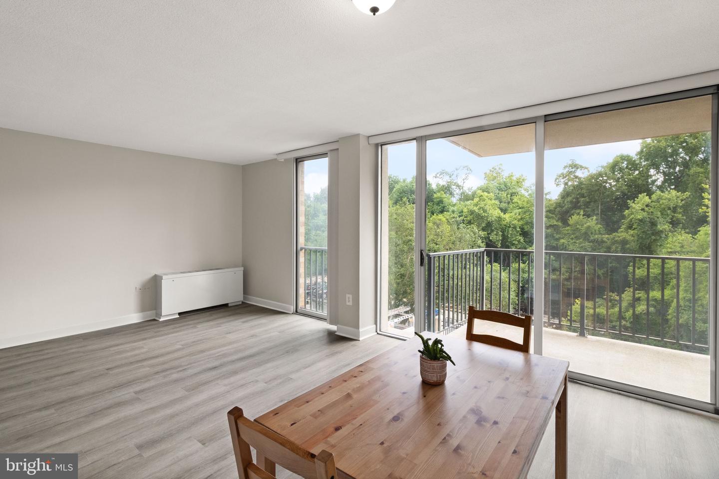 4600 S FOUR MILE RUN DR #102, ARLINGTON, Virginia 22204, 1 Bedroom Bedrooms, ,1 BathroomBathrooms,Residential,For sale,4600 S FOUR MILE RUN DR #102,VAAR2060156 MLS # VAAR2060156