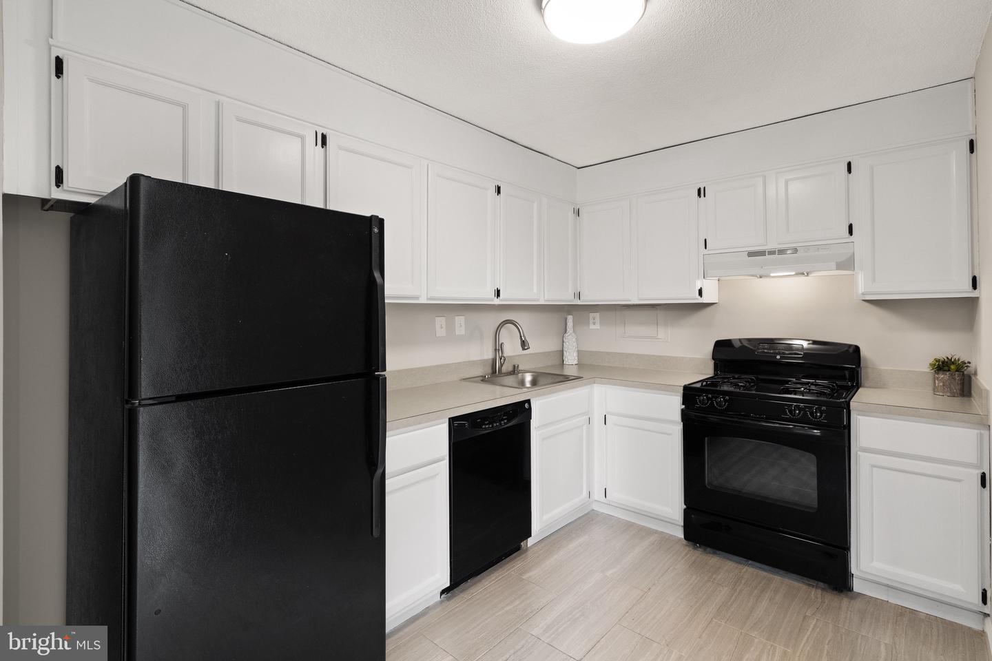 4600 S FOUR MILE RUN DR #102, ARLINGTON, Virginia 22204, 1 Bedroom Bedrooms, ,1 BathroomBathrooms,Residential,For sale,4600 S FOUR MILE RUN DR #102,VAAR2060156 MLS # VAAR2060156