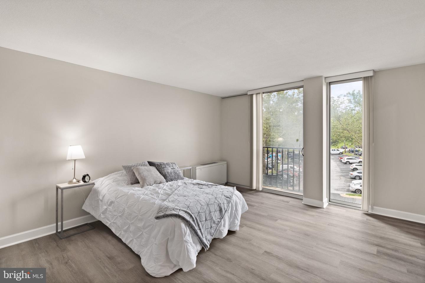 4600 S FOUR MILE RUN DR #102, ARLINGTON, Virginia 22204, 1 Bedroom Bedrooms, ,1 BathroomBathrooms,Residential,For sale,4600 S FOUR MILE RUN DR #102,VAAR2060156 MLS # VAAR2060156