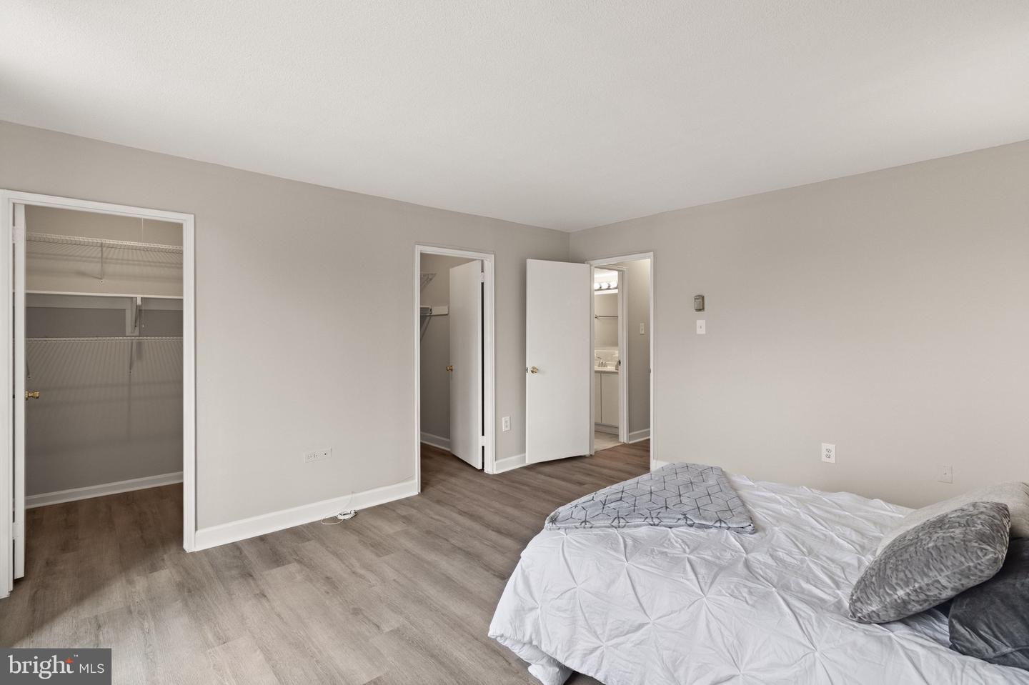 4600 S FOUR MILE RUN DR #102, ARLINGTON, Virginia 22204, 1 Bedroom Bedrooms, ,1 BathroomBathrooms,Residential,For sale,4600 S FOUR MILE RUN DR #102,VAAR2060156 MLS # VAAR2060156