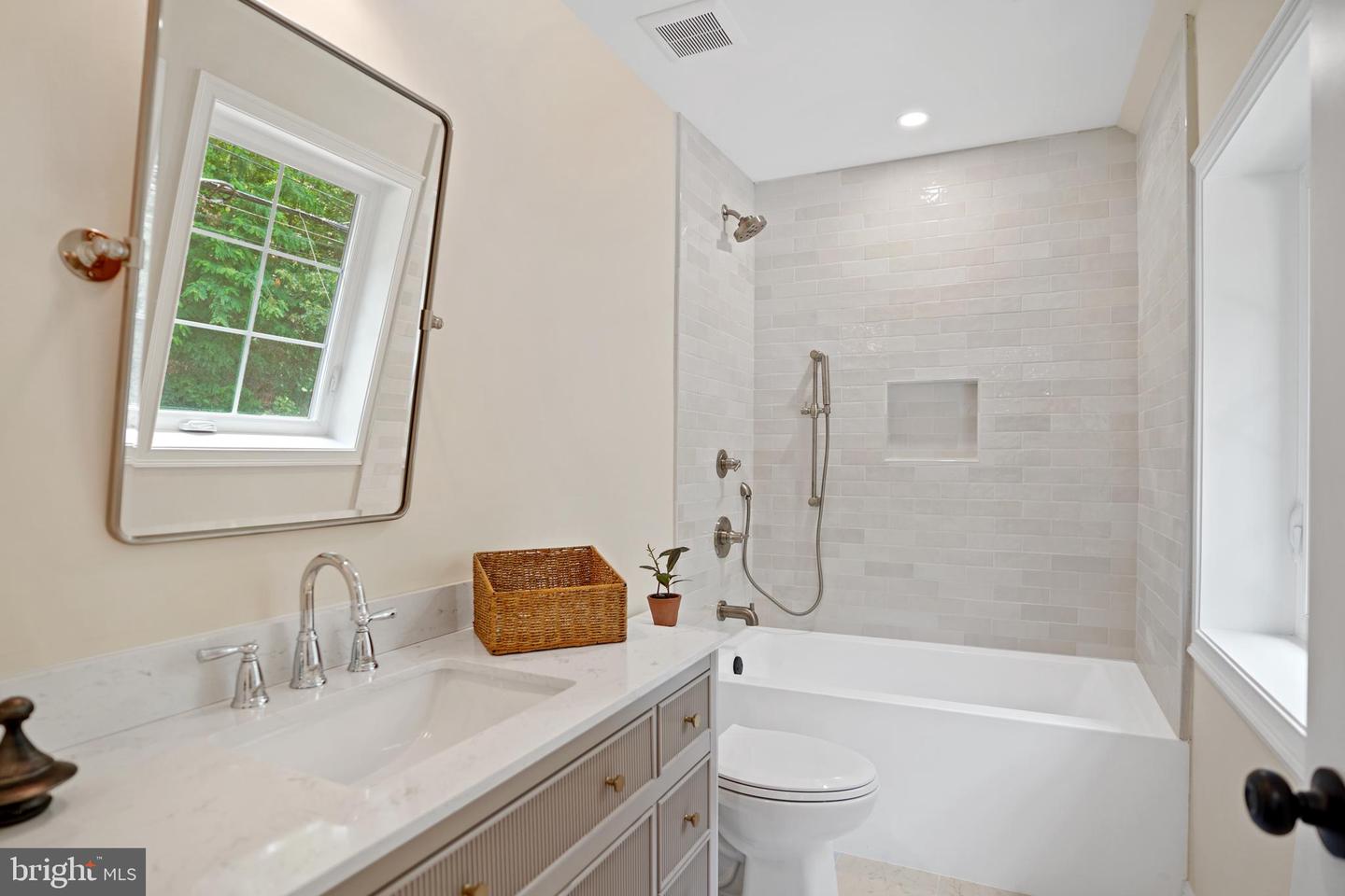 3722 13TH ST NE, WASHINGTON, District Of Columbia 20017, 5 Bedrooms Bedrooms, ,4 BathroomsBathrooms,Residential,For sale,3722 13TH ST NE,DCDC2209106 MLS # DCDC2209106