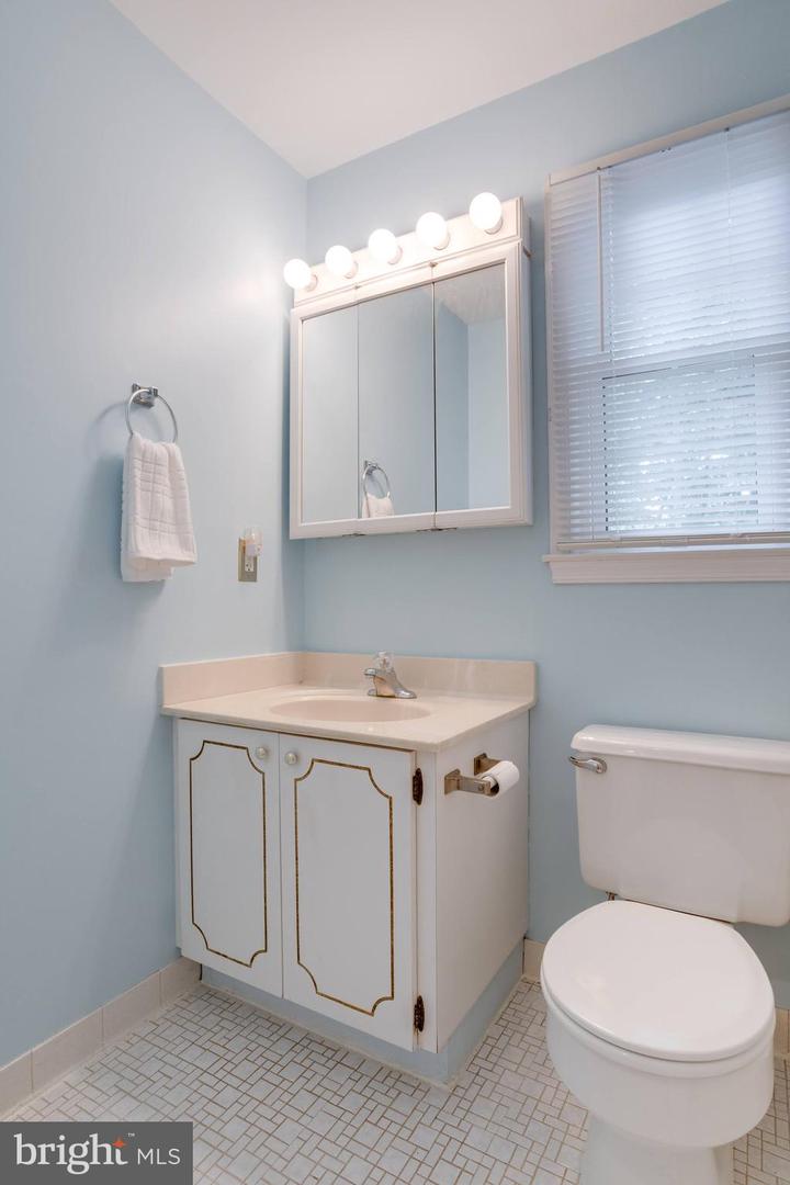 5309 DUNLEIGH CT, BURKE, Virginia 22015, 4 Bedrooms Bedrooms, ,2 BathroomsBathrooms,Residential,For sale,5309 DUNLEIGH CT,VAFX2253572 MLS # VAFX2253572