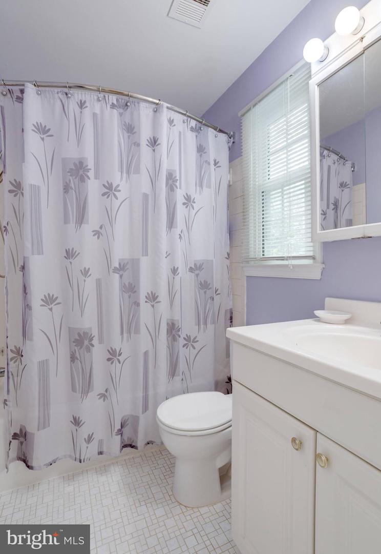 5309 DUNLEIGH CT, BURKE, Virginia 22015, 4 Bedrooms Bedrooms, ,2 BathroomsBathrooms,Residential,For sale,5309 DUNLEIGH CT,VAFX2253572 MLS # VAFX2253572
