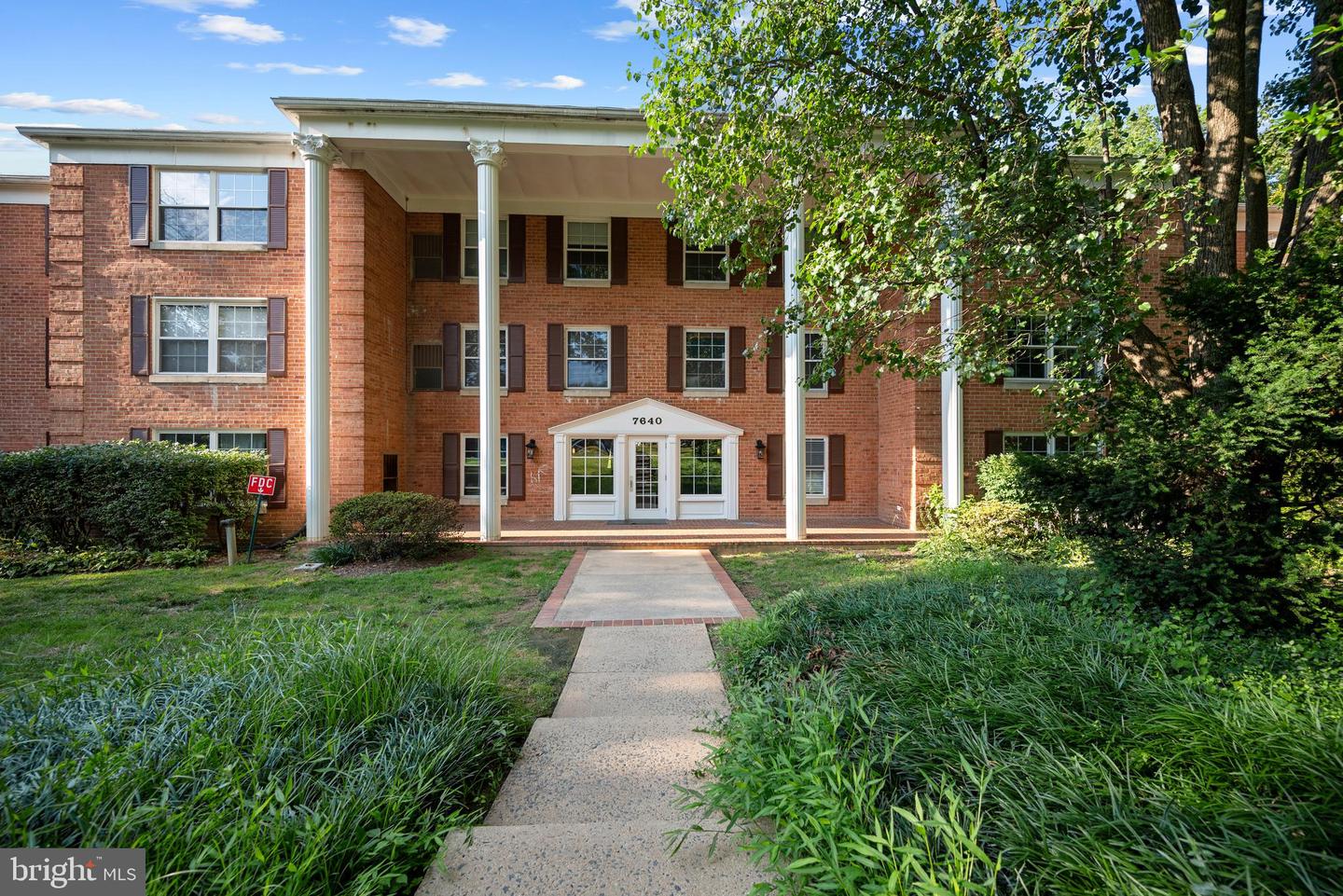 7640 PROVINCIAL DR #203, MCLEAN, Virginia 22102, 2 Bedrooms Bedrooms, ,2 BathroomsBathrooms,Residential,For sale,7640 PROVINCIAL DR #203,VAFX2253590 MLS # VAFX2253590