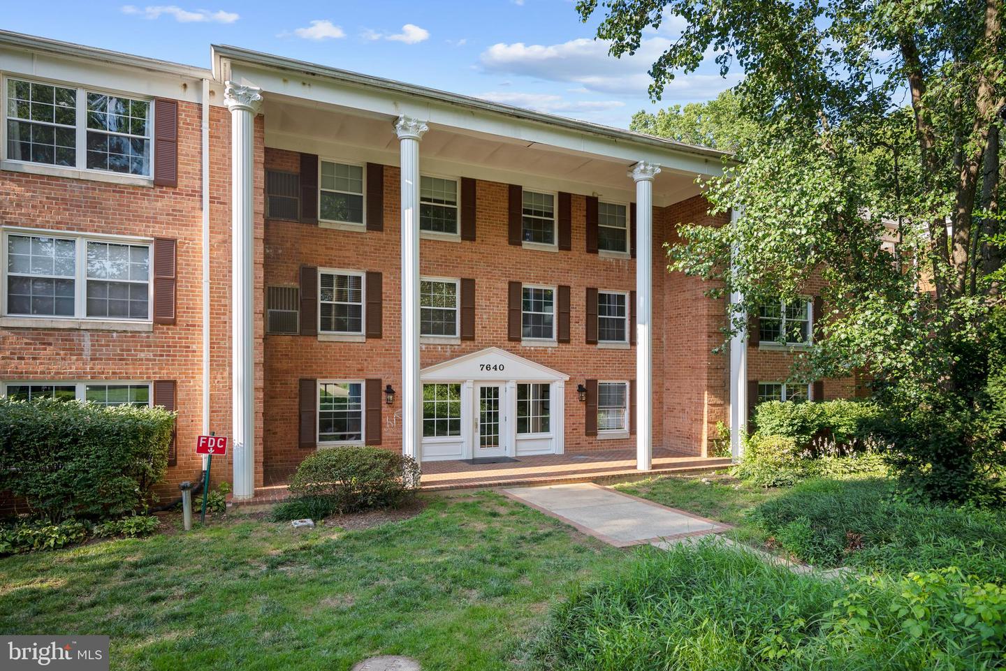 7640 PROVINCIAL DR #203, MCLEAN, Virginia 22102, 2 Bedrooms Bedrooms, ,2 BathroomsBathrooms,Residential,For sale,7640 PROVINCIAL DR #203,VAFX2253590 MLS # VAFX2253590