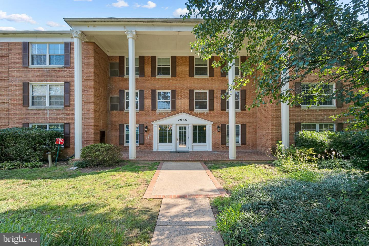 7640 PROVINCIAL DR #203, MCLEAN, Virginia 22102, 2 Bedrooms Bedrooms, ,2 BathroomsBathrooms,Residential,For sale,7640 PROVINCIAL DR #203,VAFX2253590 MLS # VAFX2253590