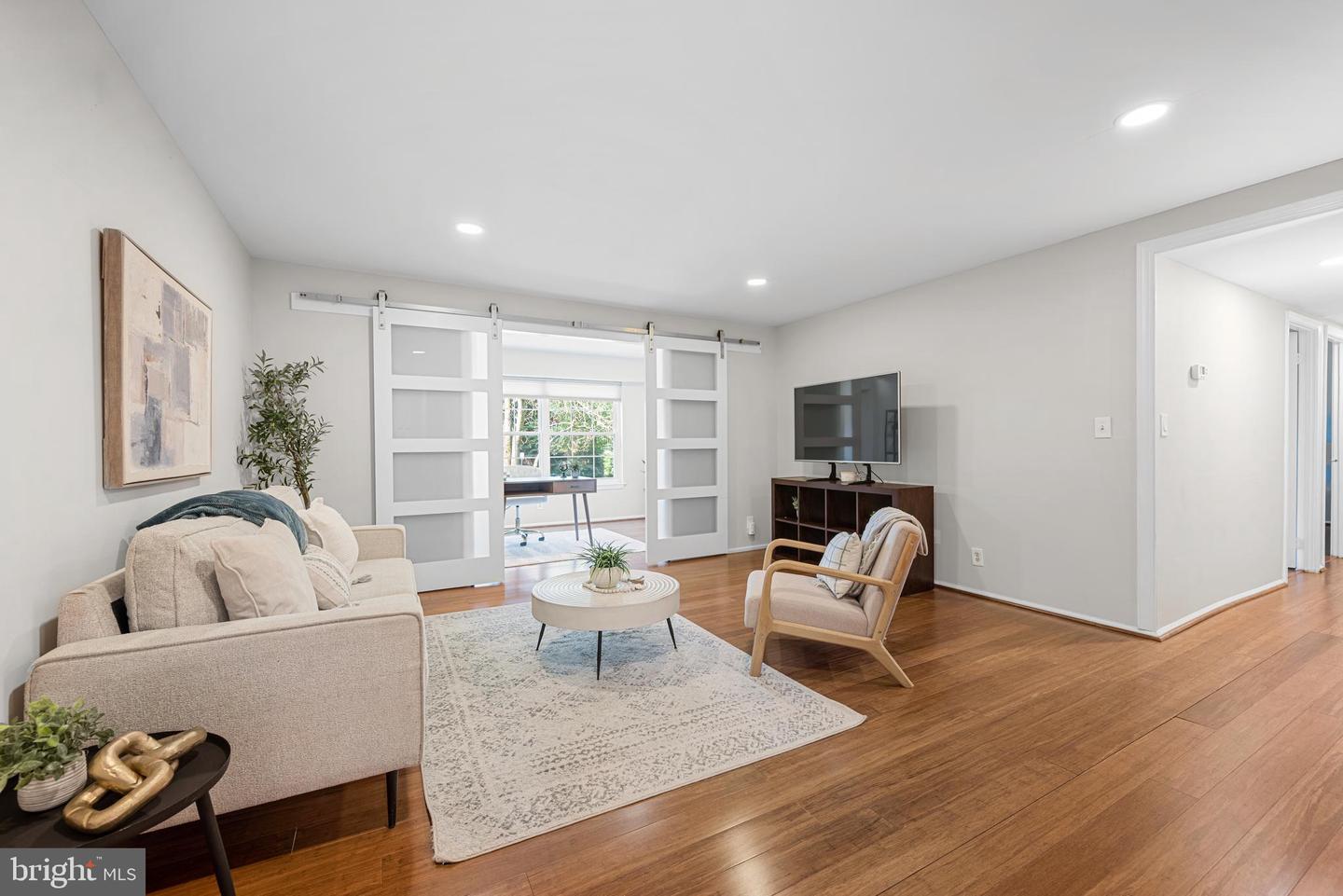 7640 PROVINCIAL DR #203, MCLEAN, Virginia 22102, 2 Bedrooms Bedrooms, ,2 BathroomsBathrooms,Residential,For sale,7640 PROVINCIAL DR #203,VAFX2253590 MLS # VAFX2253590