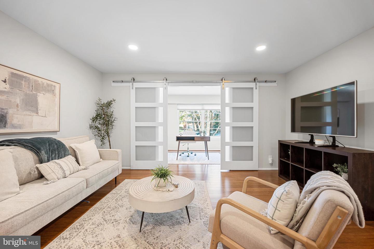 7640 PROVINCIAL DR #203, MCLEAN, Virginia 22102, 2 Bedrooms Bedrooms, ,2 BathroomsBathrooms,Residential,For sale,7640 PROVINCIAL DR #203,VAFX2253590 MLS # VAFX2253590