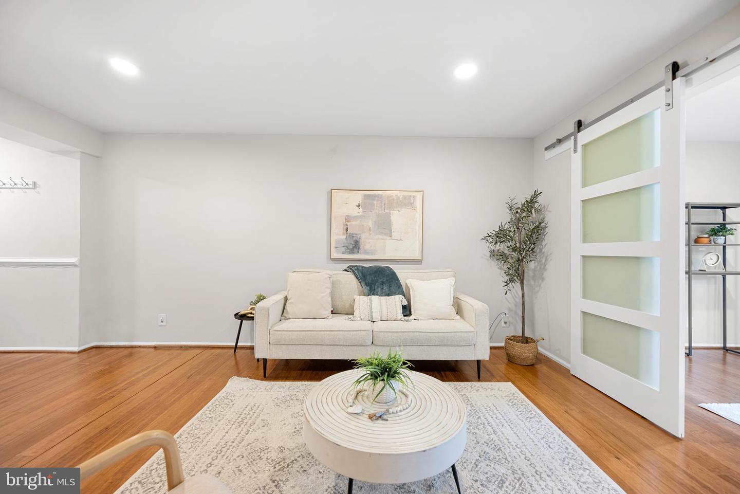 7640 PROVINCIAL DR #203, MCLEAN, Virginia 22102, 2 Bedrooms Bedrooms, ,2 BathroomsBathrooms,Residential,For sale,7640 PROVINCIAL DR #203,VAFX2253590 MLS # VAFX2253590