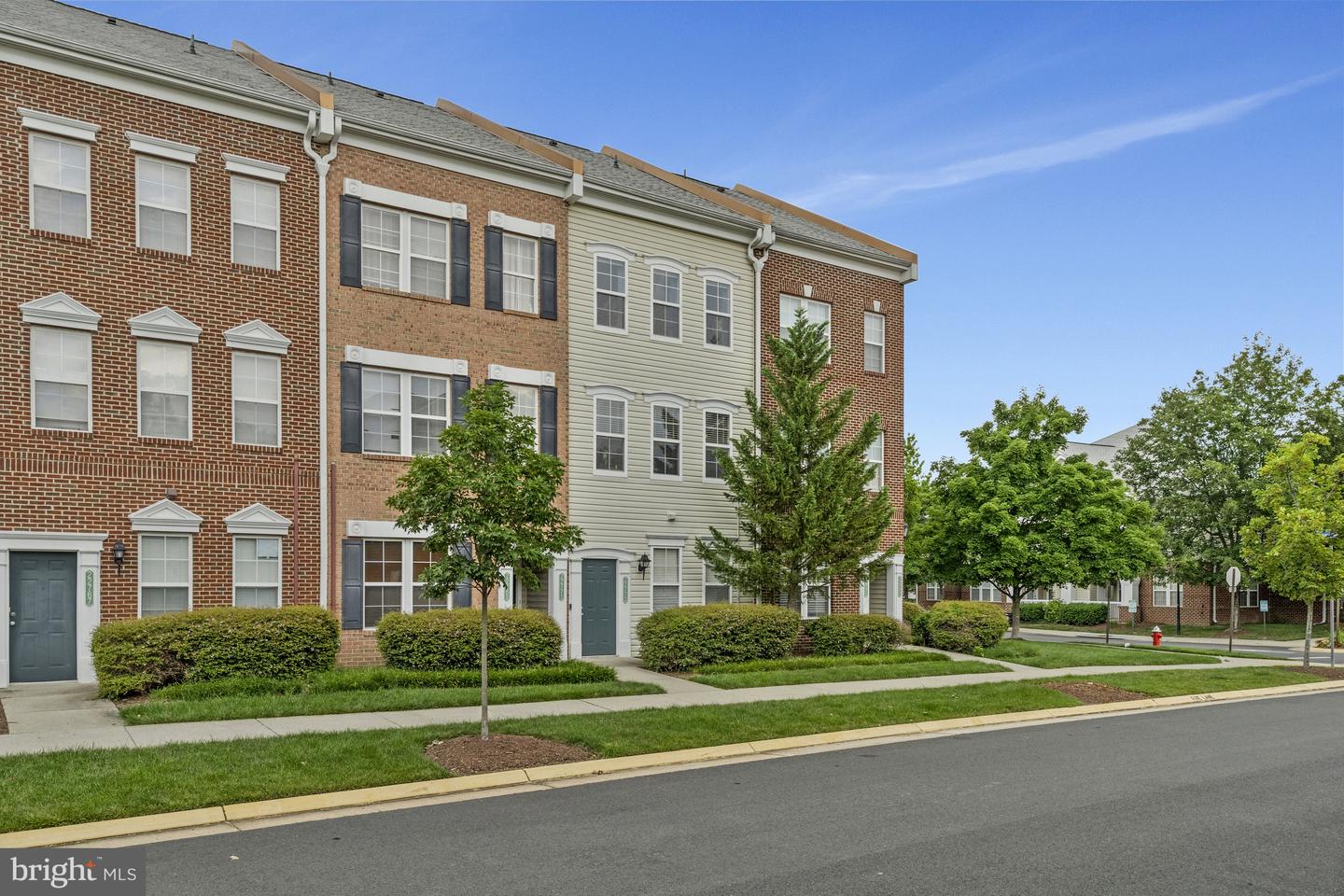 22773 FOUNTAIN GROVE SQ, BRAMBLETON, Virginia 20148, 2 Bedrooms Bedrooms, ,2 BathroomsBathrooms,Residential,For sale,22773 FOUNTAIN GROVE SQ,VALO2101276 MLS # VALO2101276