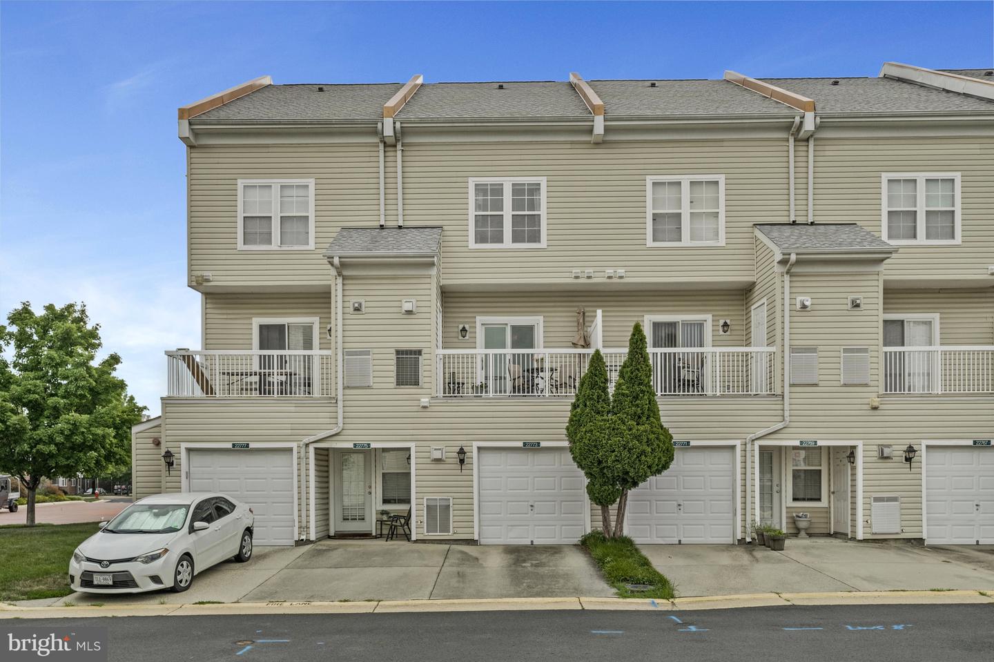 22773 FOUNTAIN GROVE SQ, BRAMBLETON, Virginia 20148, 2 Bedrooms Bedrooms, ,2 BathroomsBathrooms,Residential,For sale,22773 FOUNTAIN GROVE SQ,VALO2101276 MLS # VALO2101276
