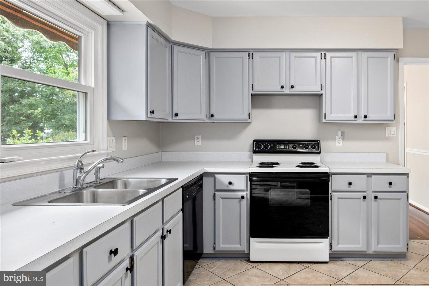 500 MAPLE GROVE DR, FREDERICKSBURG, Virginia 22407, 3 Bedrooms Bedrooms, ,2 BathroomsBathrooms,Residential,For sale,500 MAPLE GROVE DR,VASP2034490 MLS # VASP2034490