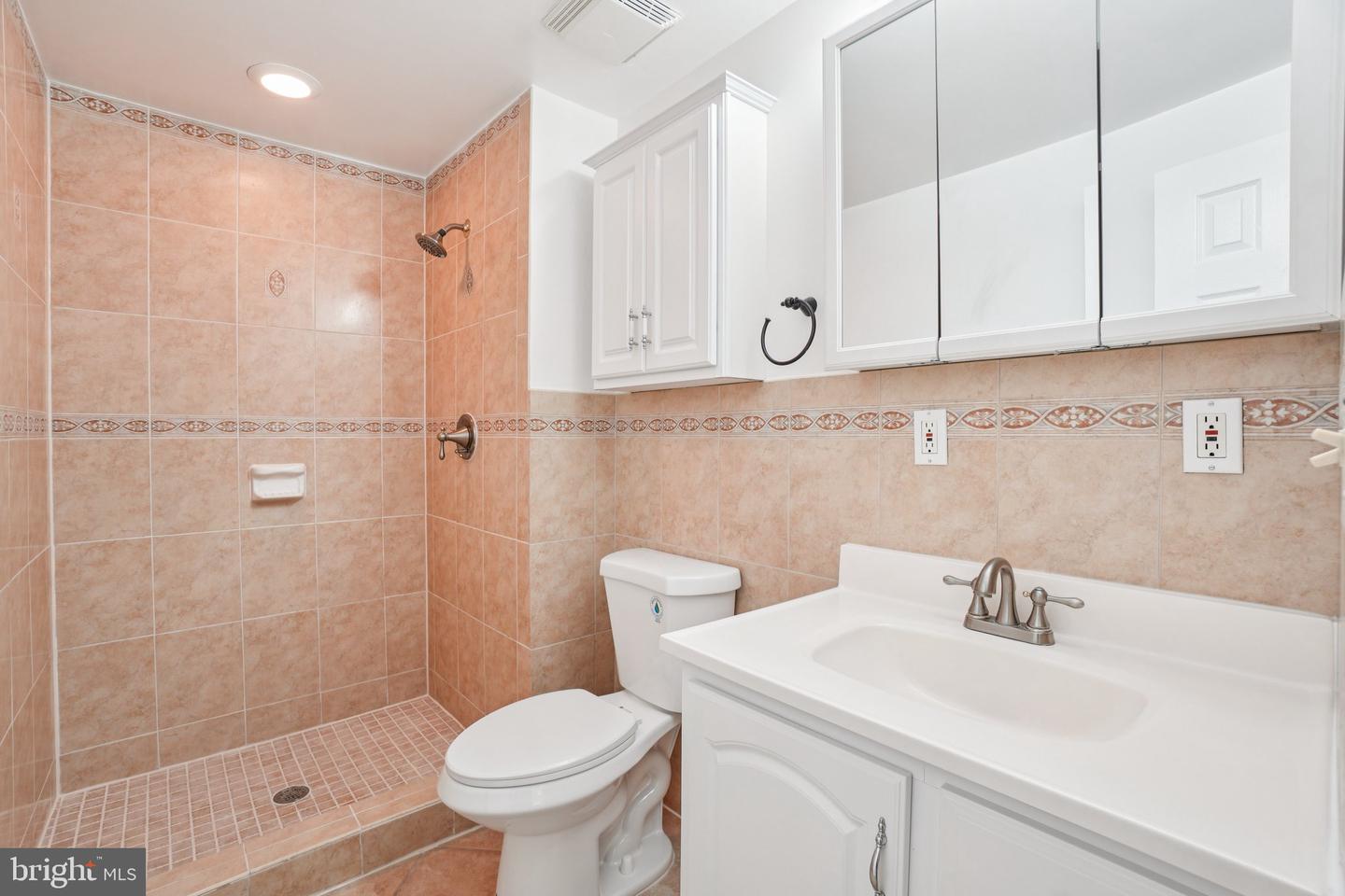 5997 CLERKENWELL CT, BURKE, Virginia 22015, 3 Bedrooms Bedrooms, ,2 BathroomsBathrooms,Residential,For sale,5997 CLERKENWELL CT,VAFX2253648 MLS # VAFX2253648