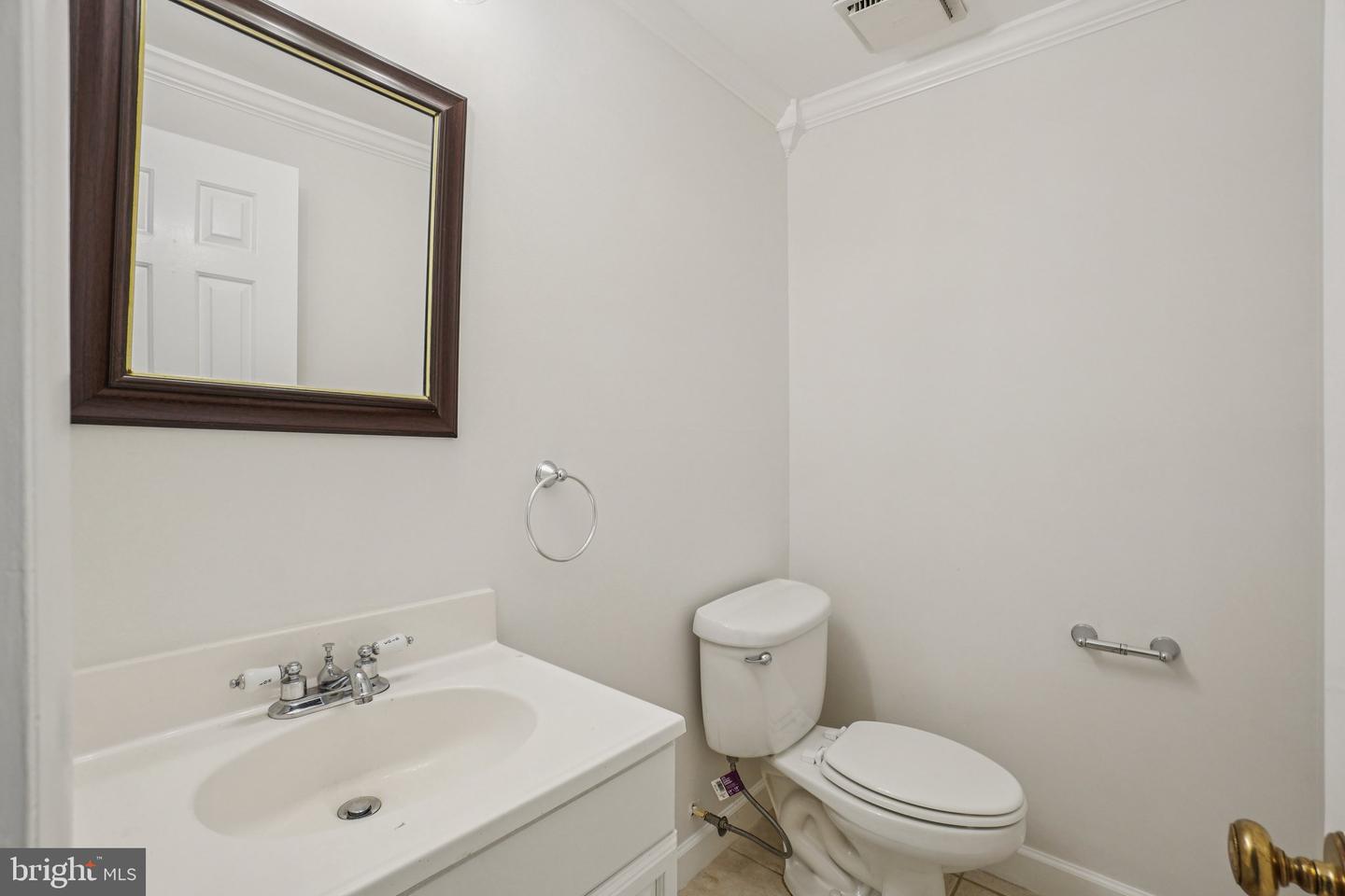 5997 CLERKENWELL CT, BURKE, Virginia 22015, 3 Bedrooms Bedrooms, ,2 BathroomsBathrooms,Residential,For sale,5997 CLERKENWELL CT,VAFX2253648 MLS # VAFX2253648