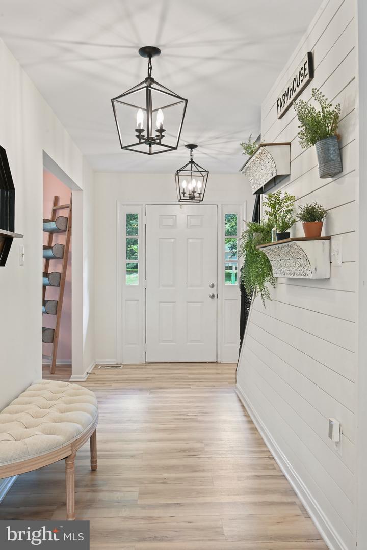 1092 LORAN CT, GREAT FALLS, Virginia 22066, 4 Bedrooms Bedrooms, ,2 BathroomsBathrooms,Residential,For sale,1092 LORAN CT,VAFX2253650 MLS # VAFX2253650