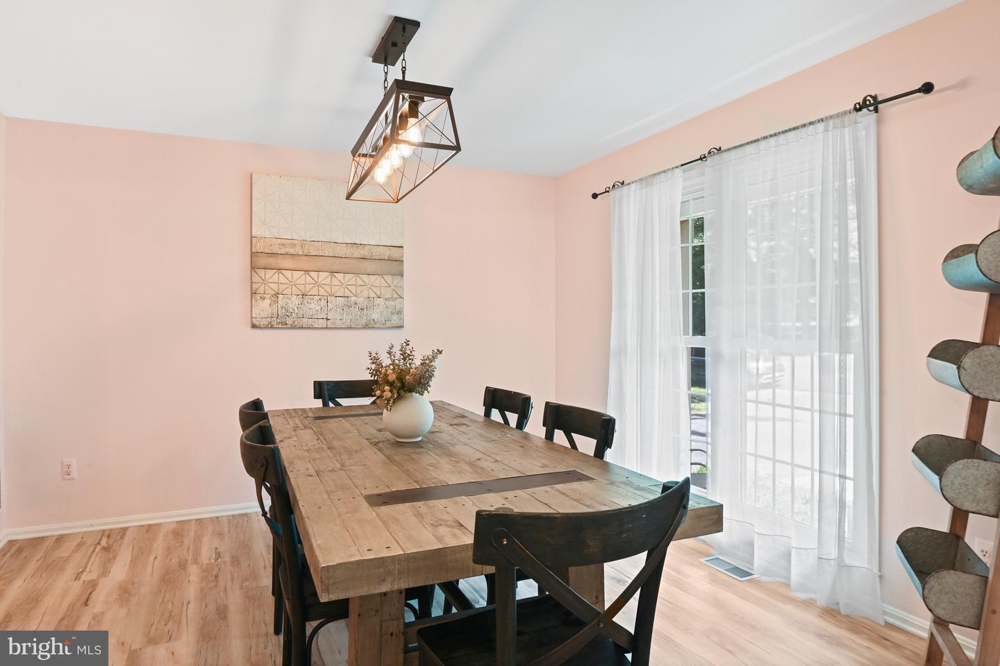 1092 LORAN CT, GREAT FALLS, Virginia 22066, 4 Bedrooms Bedrooms, ,2 BathroomsBathrooms,Residential,For sale,1092 LORAN CT,VAFX2253650 MLS # VAFX2253650