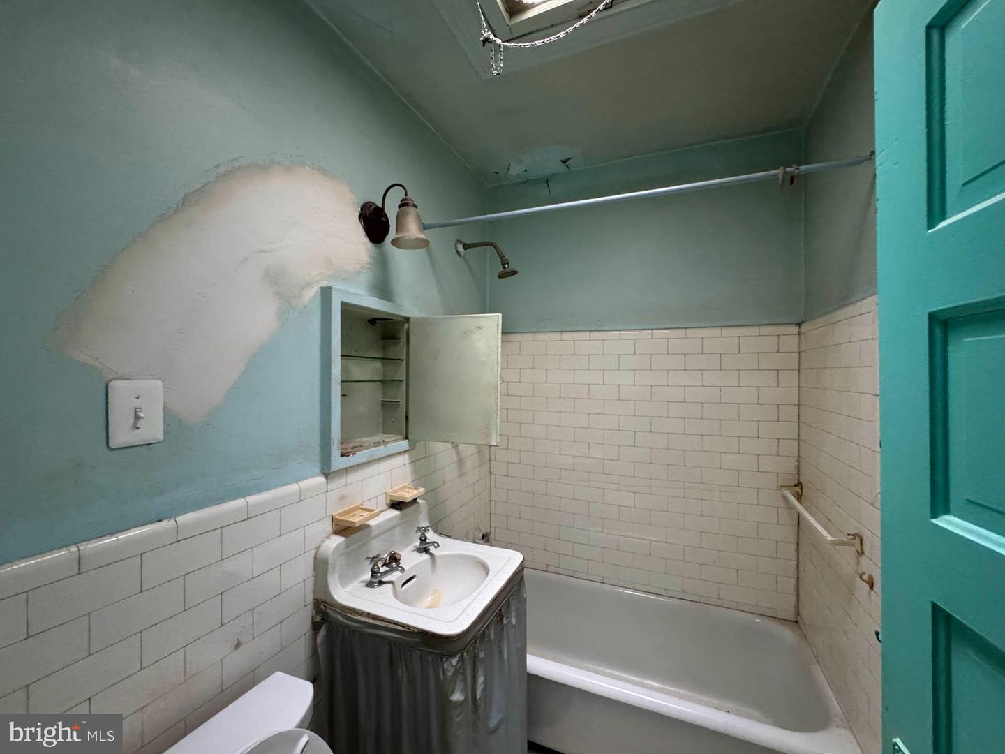 909 JACKSON ST NE, WASHINGTON, District Of Columbia 20017, 3 Bedrooms Bedrooms, ,1 BathroomBathrooms,Residential,For sale,909 JACKSON ST NE,DCDC2209204 MLS # DCDC2209204