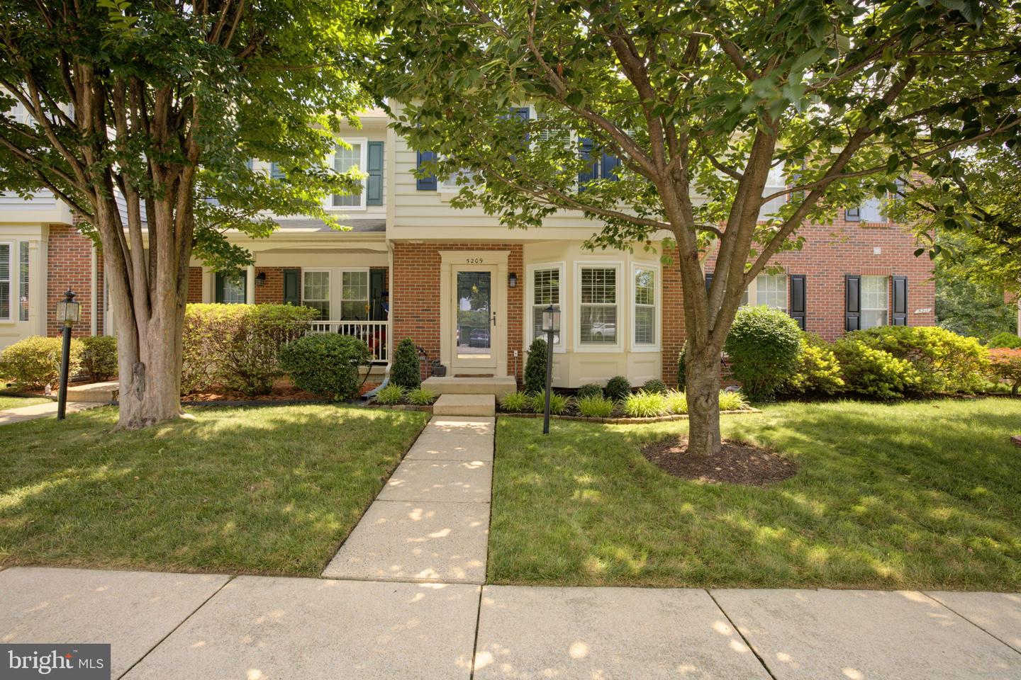 5209 DUNSTABLE LN, ALEXANDRIA, Virginia 22315, 3 Bedrooms Bedrooms, ,3 BathroomsBathrooms,Residential,For sale,5209 DUNSTABLE LN,VAFX2253732 MLS # VAFX2253732