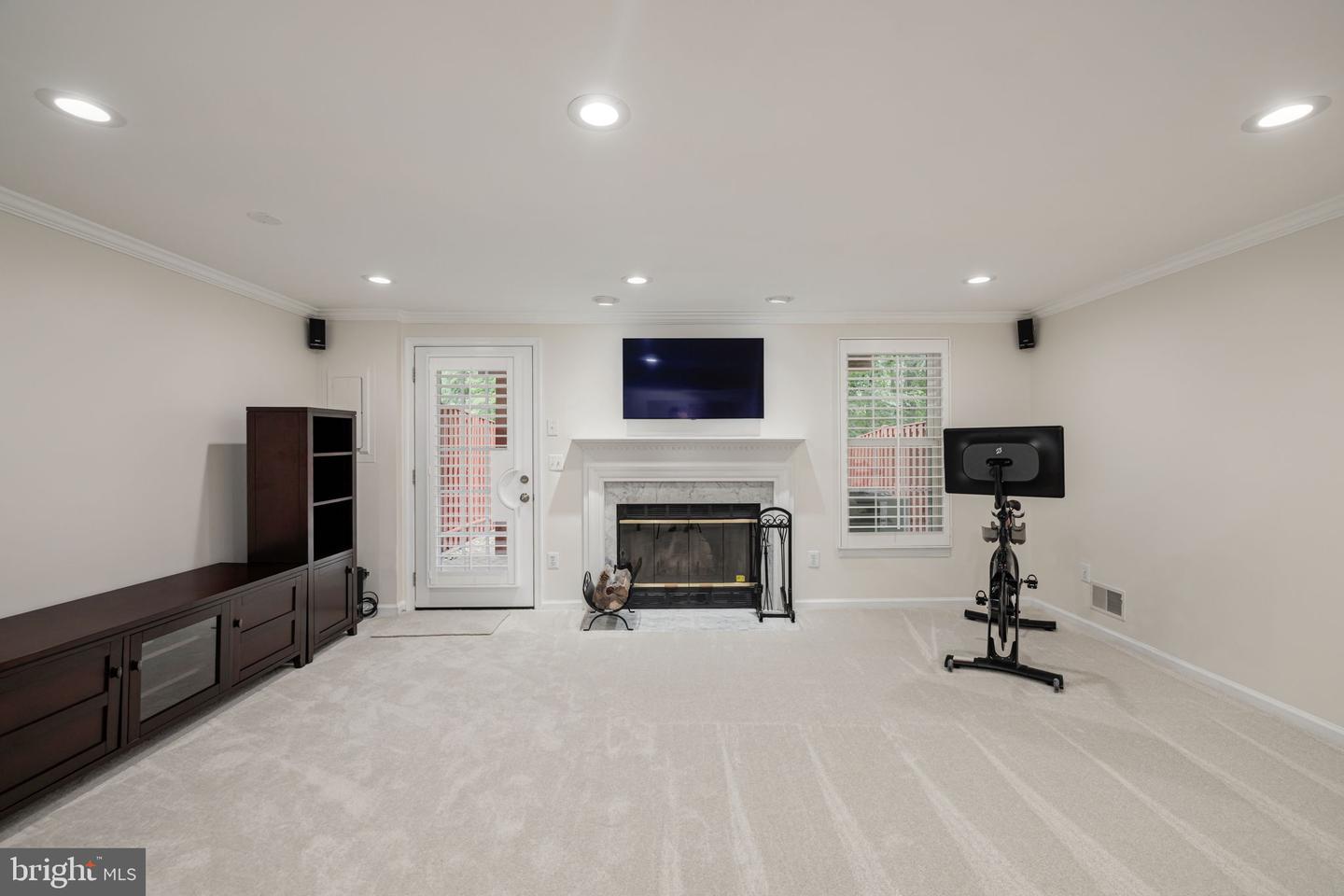 5209 DUNSTABLE LN, ALEXANDRIA, Virginia 22315, 3 Bedrooms Bedrooms, ,3 BathroomsBathrooms,Residential,For sale,5209 DUNSTABLE LN,VAFX2253732 MLS # VAFX2253732