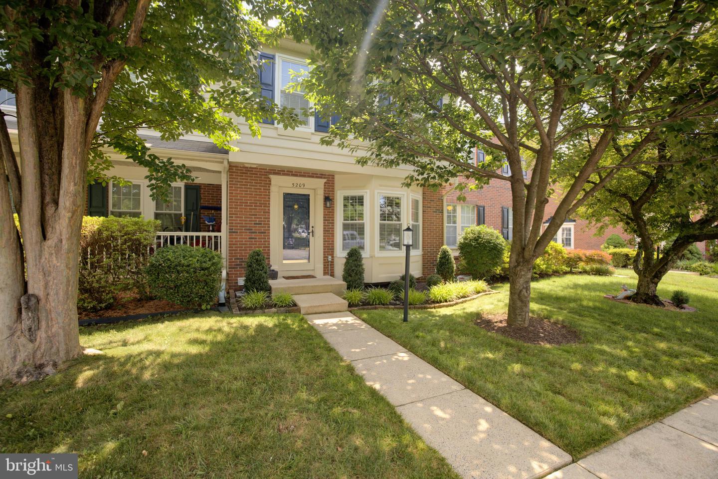 5209 DUNSTABLE LN, ALEXANDRIA, Virginia 22315, 3 Bedrooms Bedrooms, ,3 BathroomsBathrooms,Residential,For sale,5209 DUNSTABLE LN,VAFX2253732 MLS # VAFX2253732