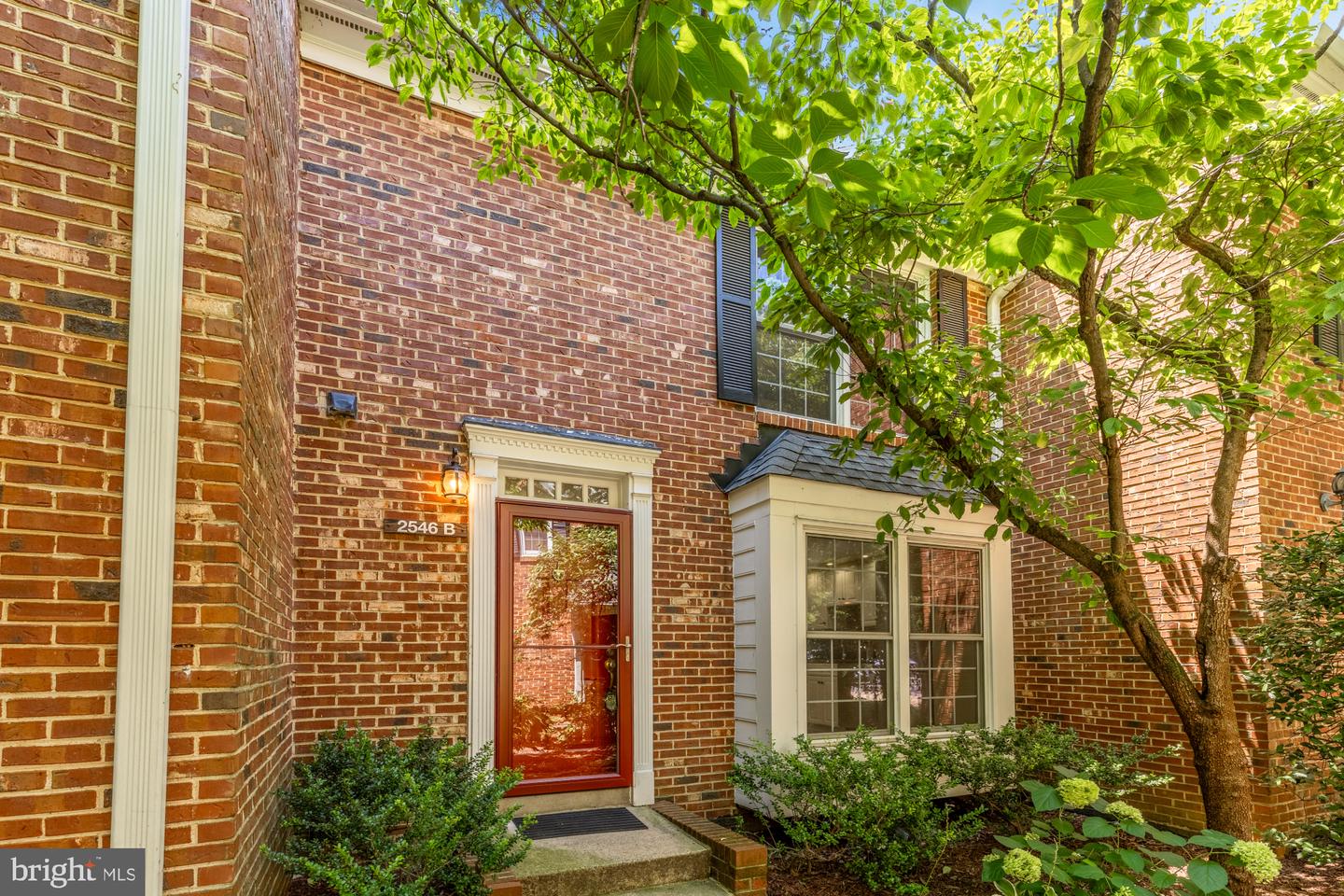 2546 S WALTER REED DR #B, ARLINGTON, Virginia 22206, 3 Bedrooms Bedrooms, ,3 BathroomsBathrooms,Residential,For sale,2546 S WALTER REED DR #B,VAAR2060294 MLS # VAAR2060294