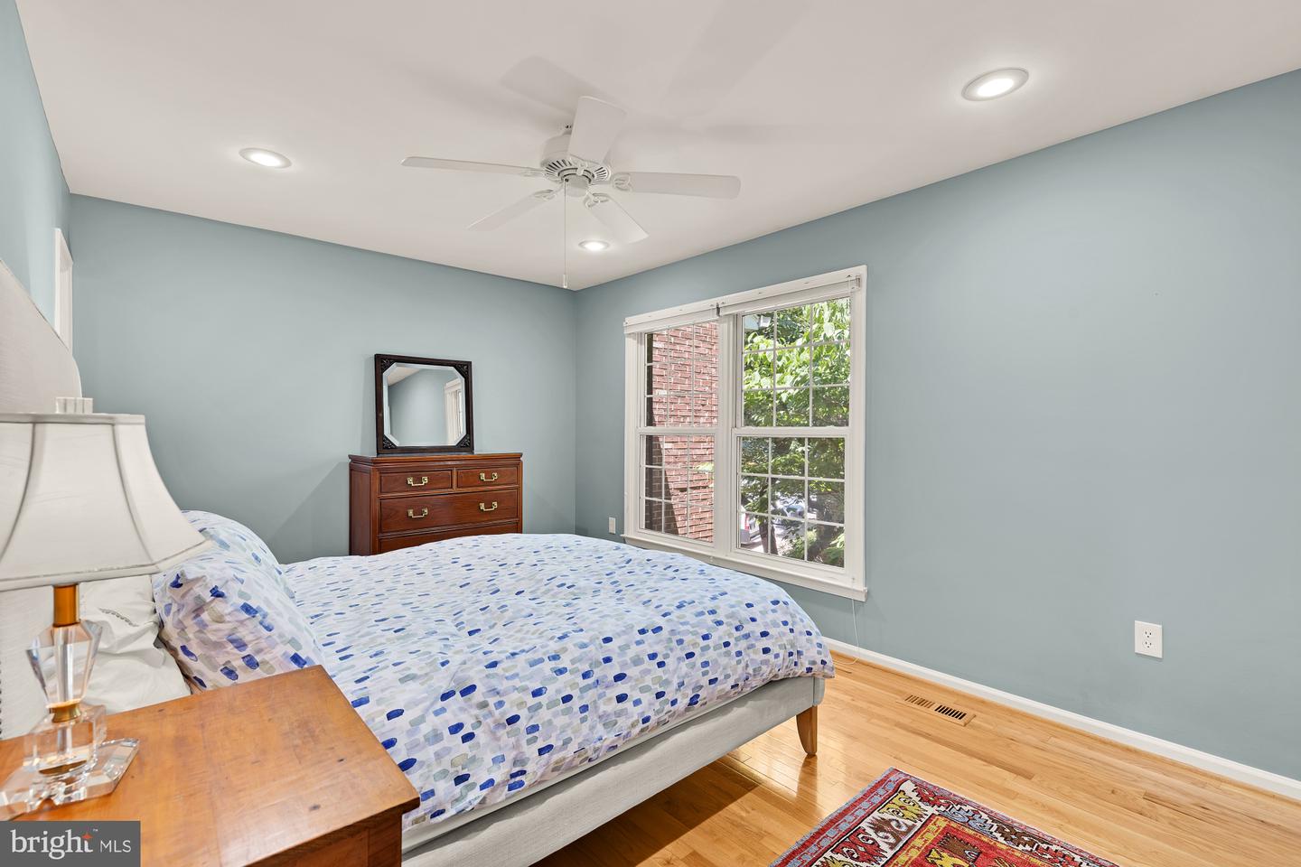 2546 S WALTER REED DR #B, ARLINGTON, Virginia 22206, 3 Bedrooms Bedrooms, ,3 BathroomsBathrooms,Residential,For sale,2546 S WALTER REED DR #B,VAAR2060294 MLS # VAAR2060294